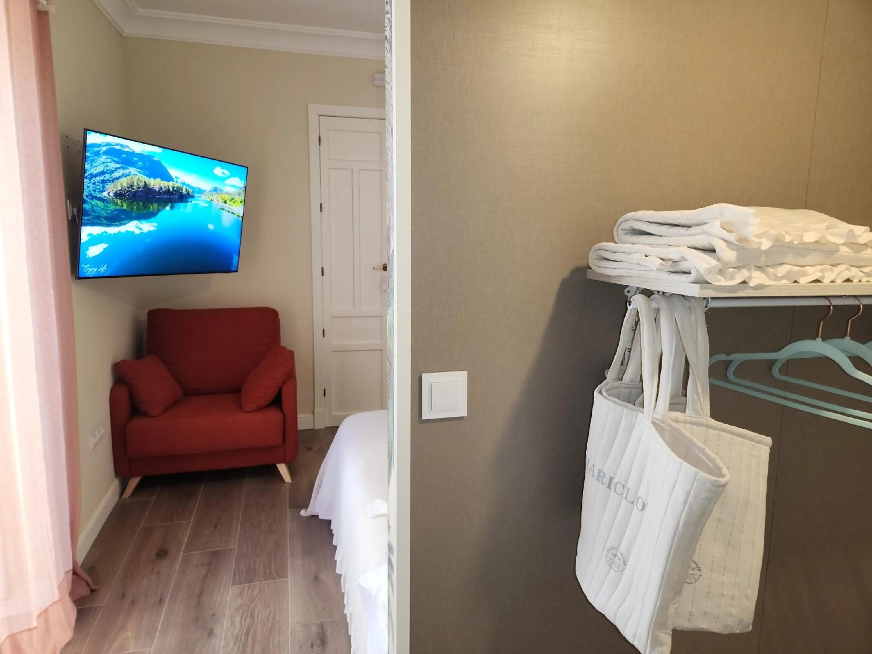 TV and multimedia in Hotel Boutique iulia 5 Estrellas