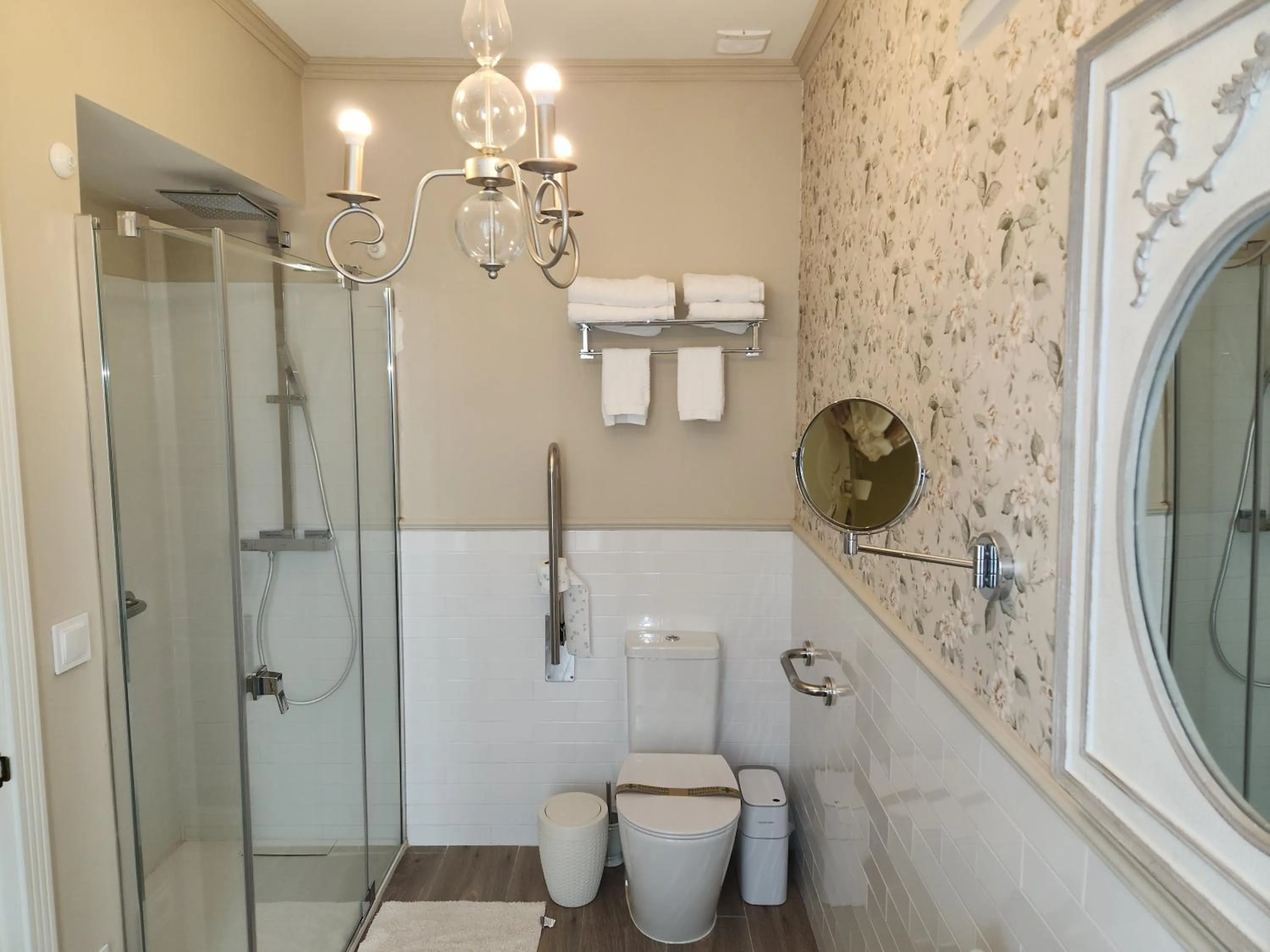 Shower in Hotel Boutique iulia 5 Estrellas