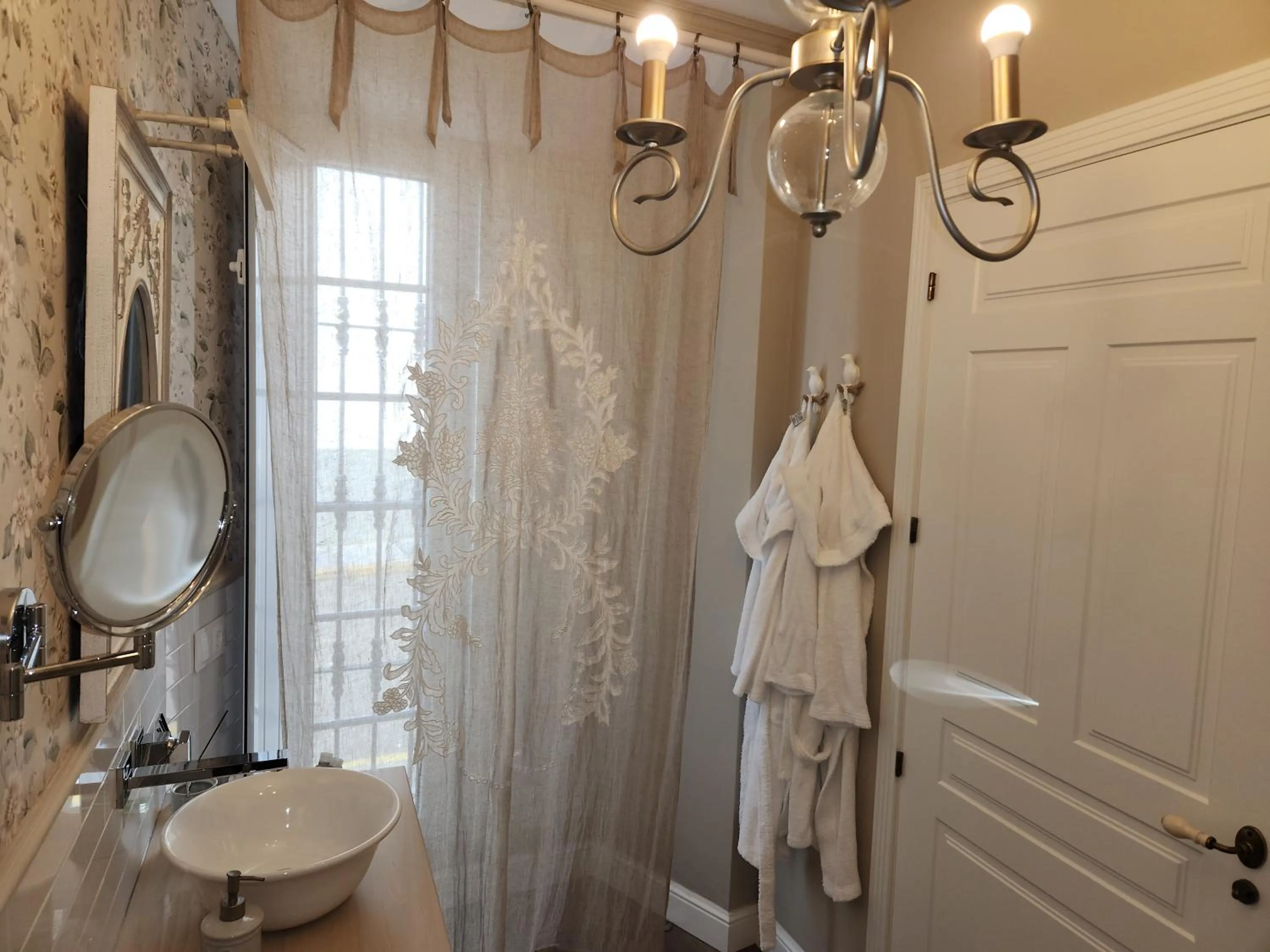 Toilet in Hotel Boutique iulia 5 Estrellas