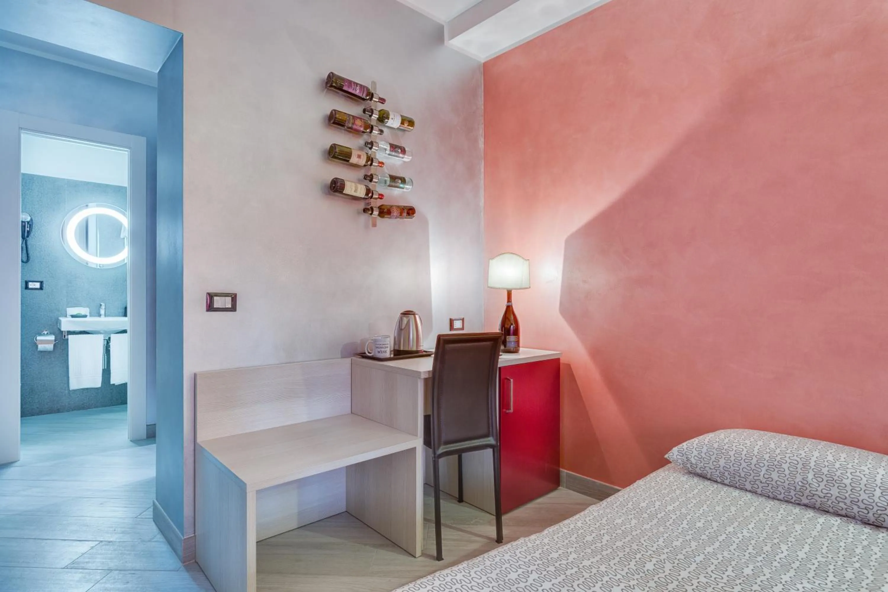 Coffee/tea facilities, Bed in Excellence Suite