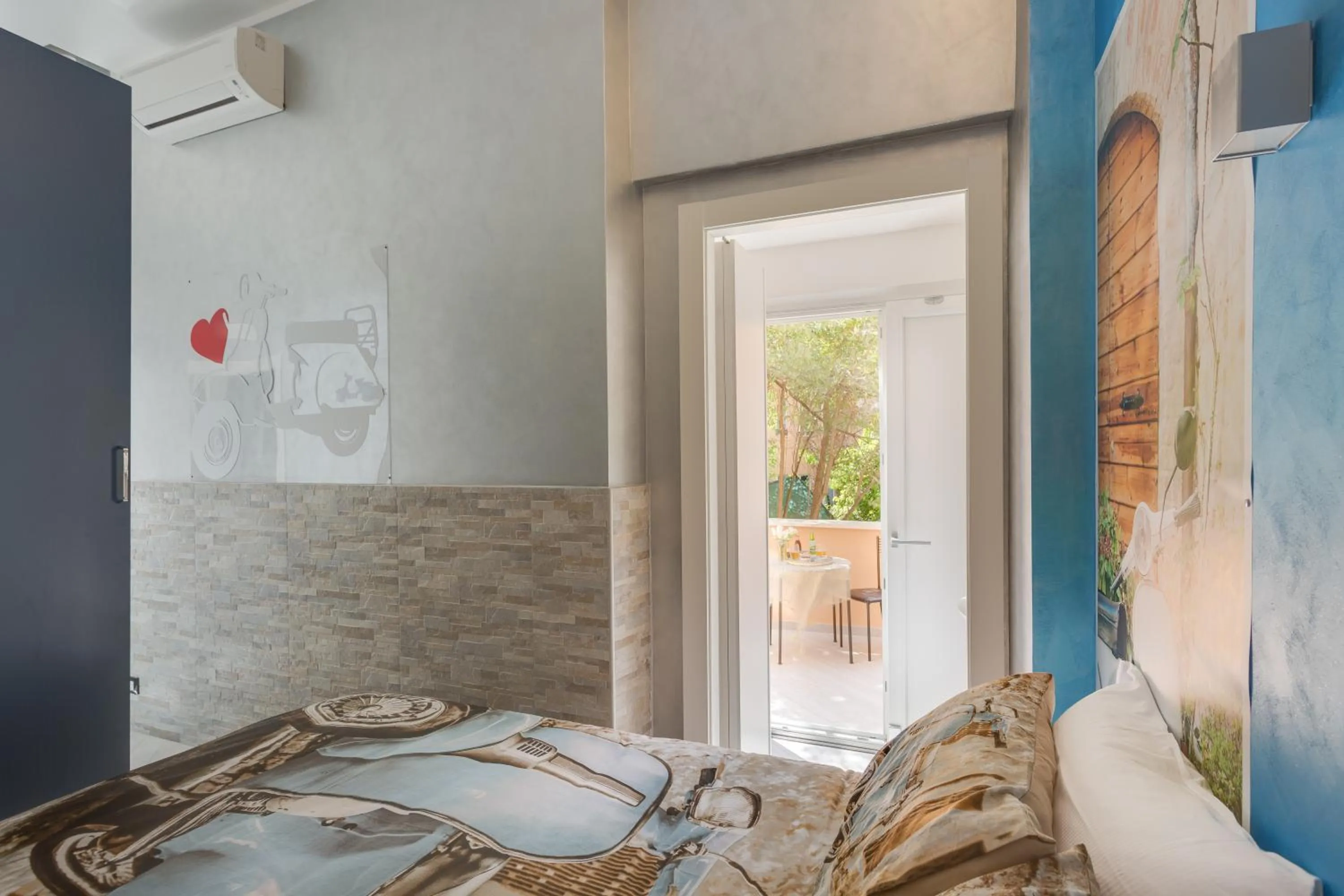 Photo of the whole room, Bed in Excellence Suite