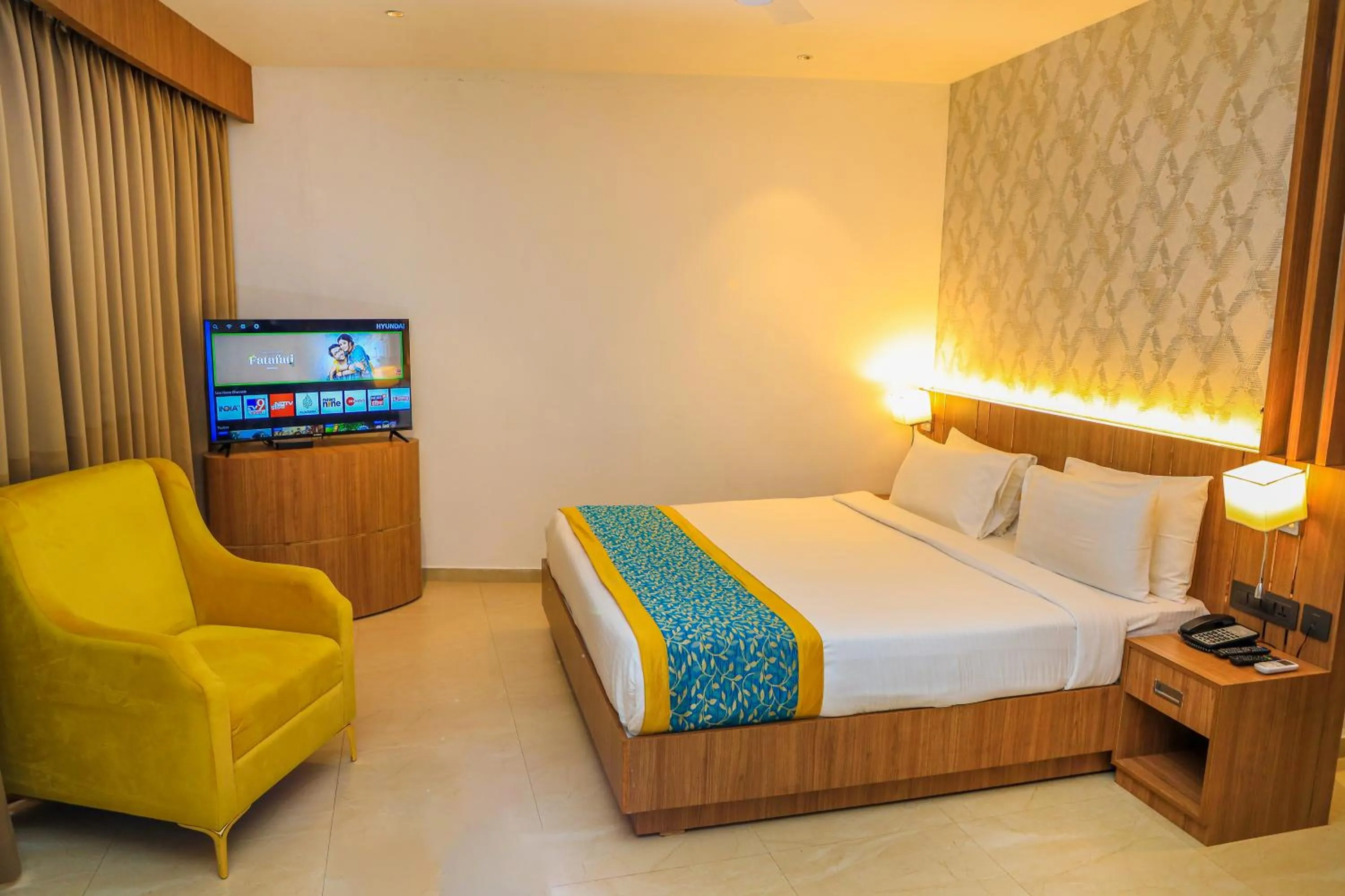 Communal lounge/ TV room, Bed in Hotel Sky Sierra Wayanad