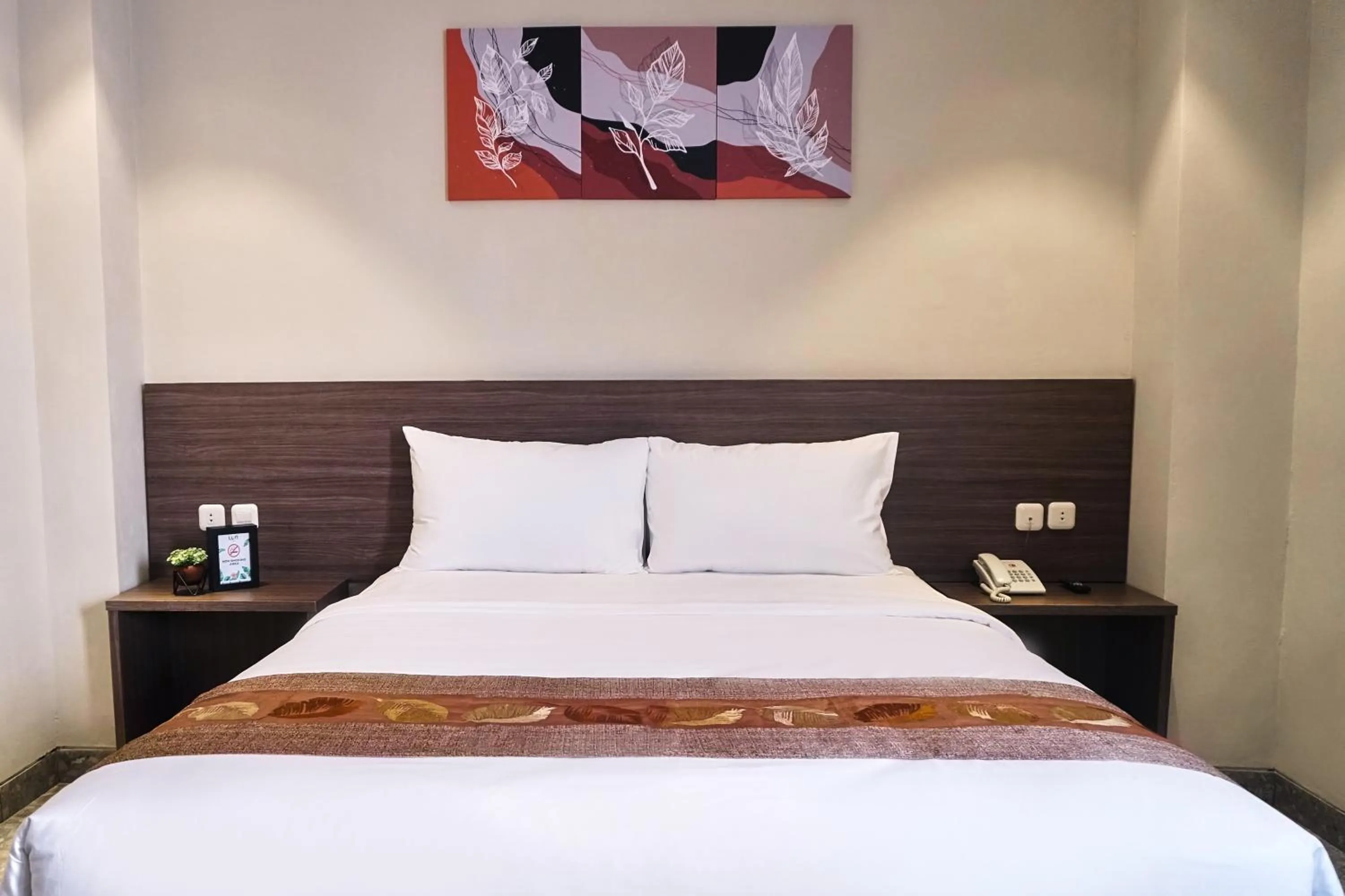 Bedroom, Bed in Lun Hotel Manado