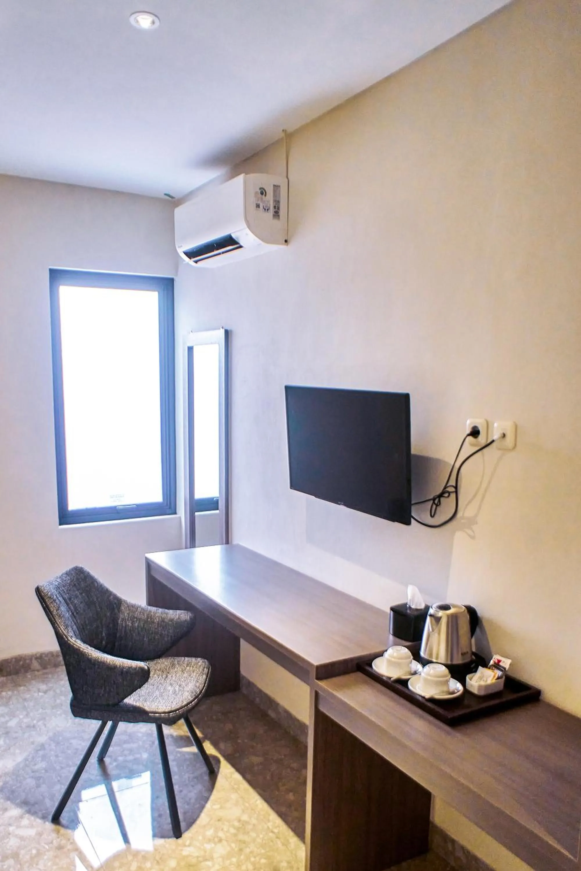 TV and multimedia in Lun Hotel Manado