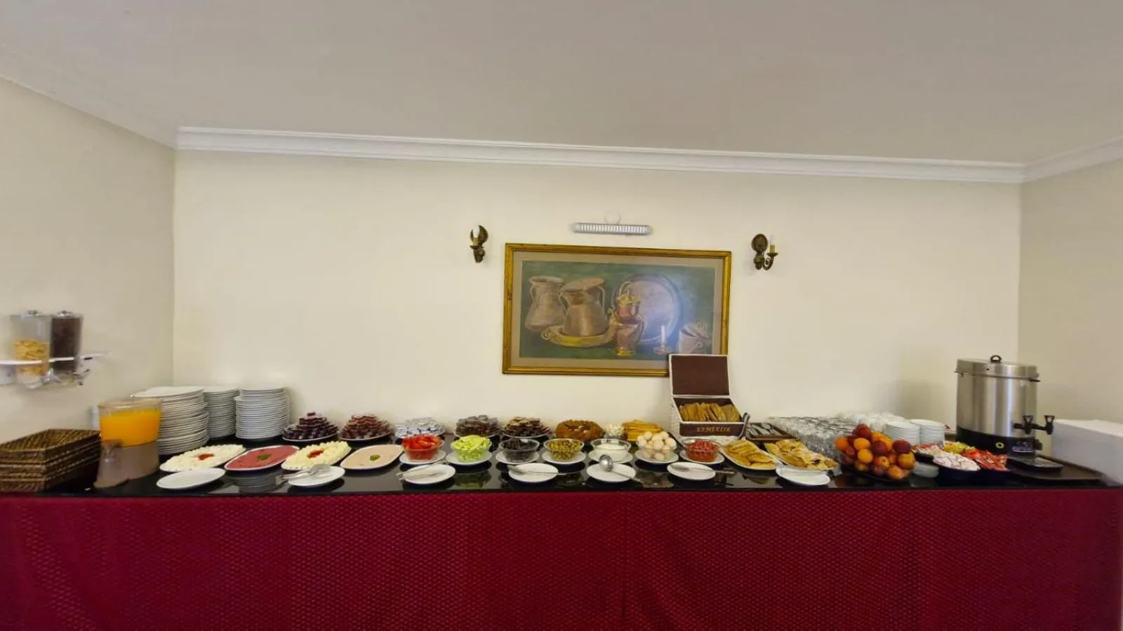 Restaurant/places to eat in Hotel Ave Maria