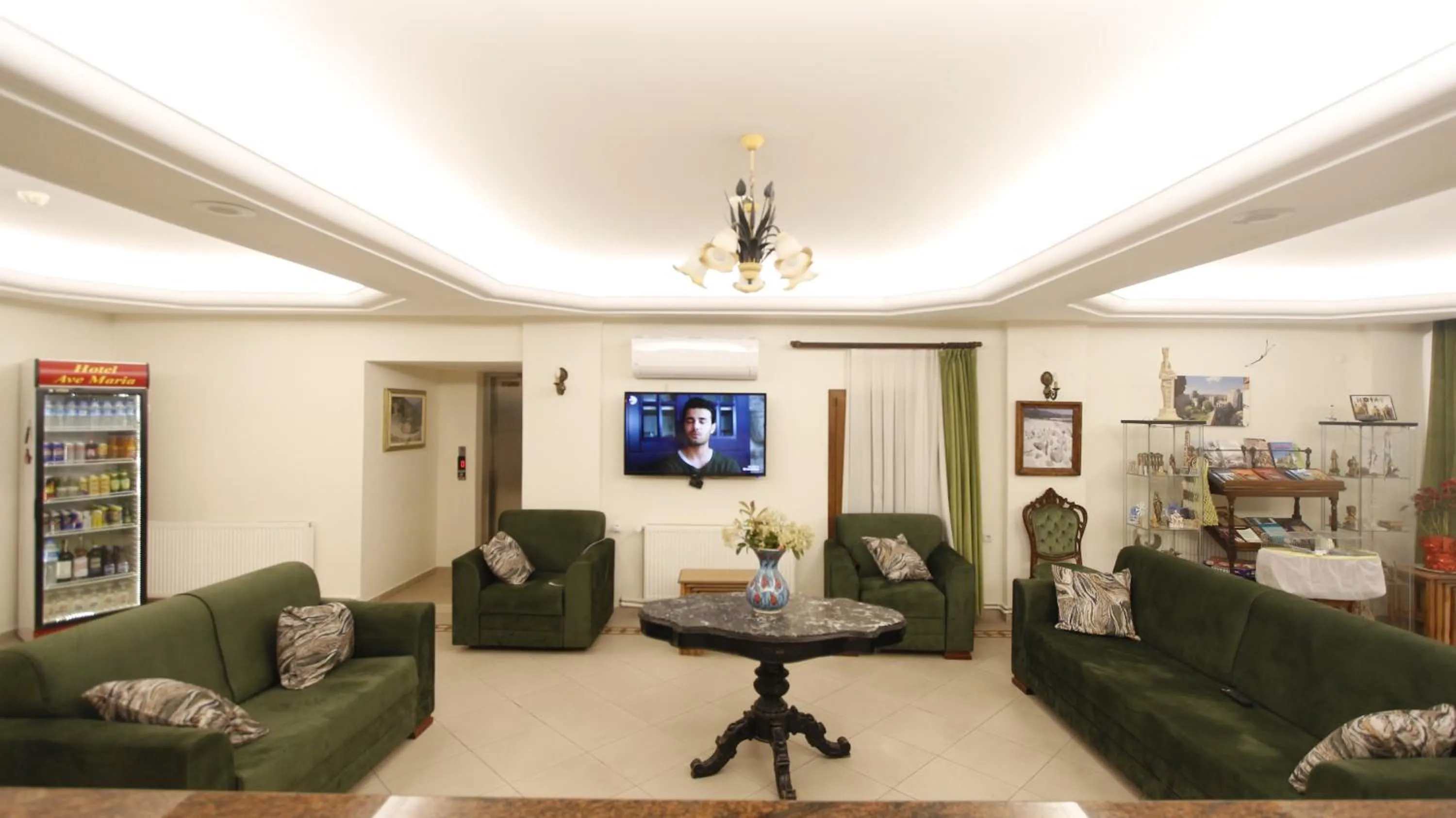 Communal lounge/ TV room in Hotel Ave Maria