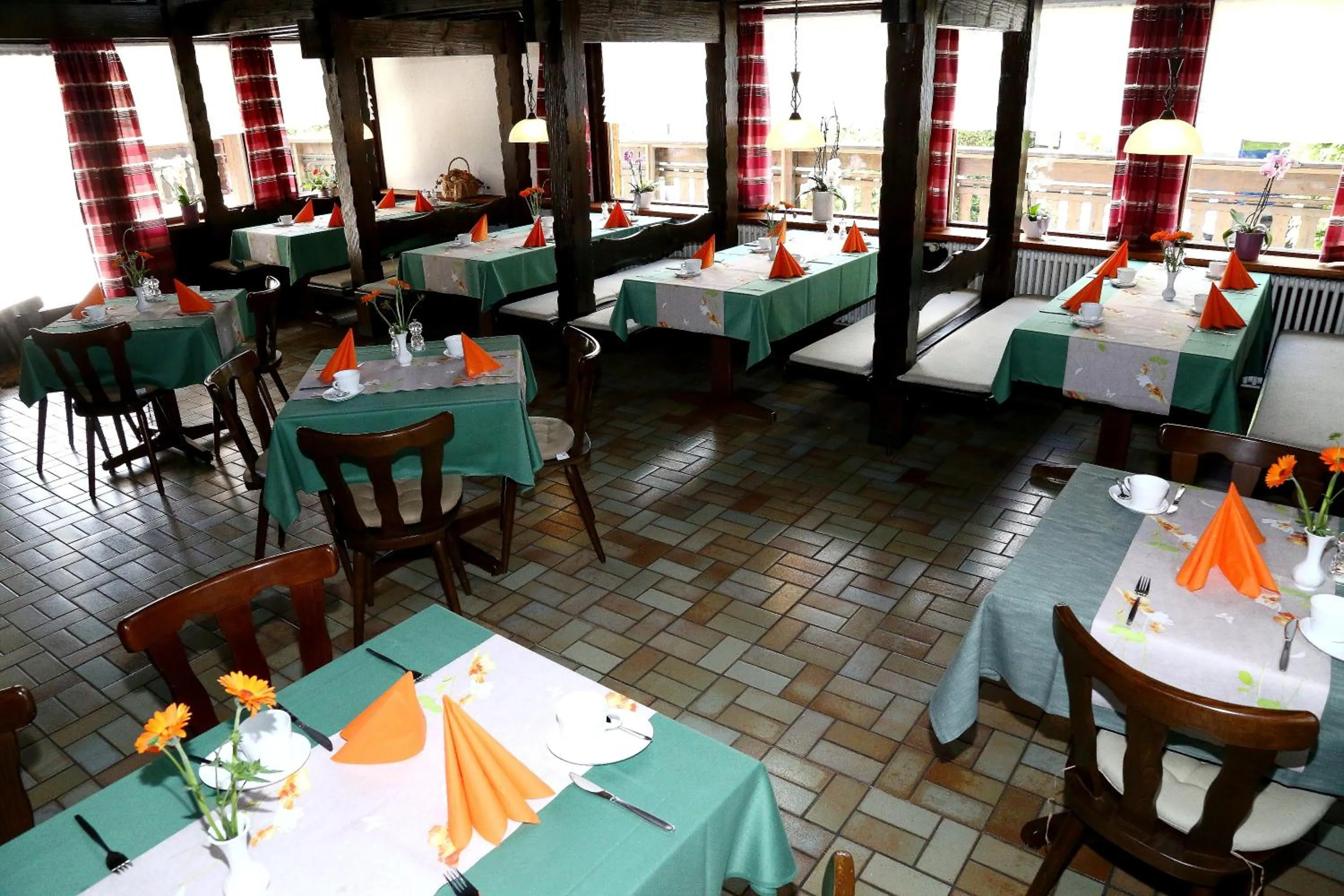 Restaurant/places to eat in Landhotel Garni Schweizerhaus
