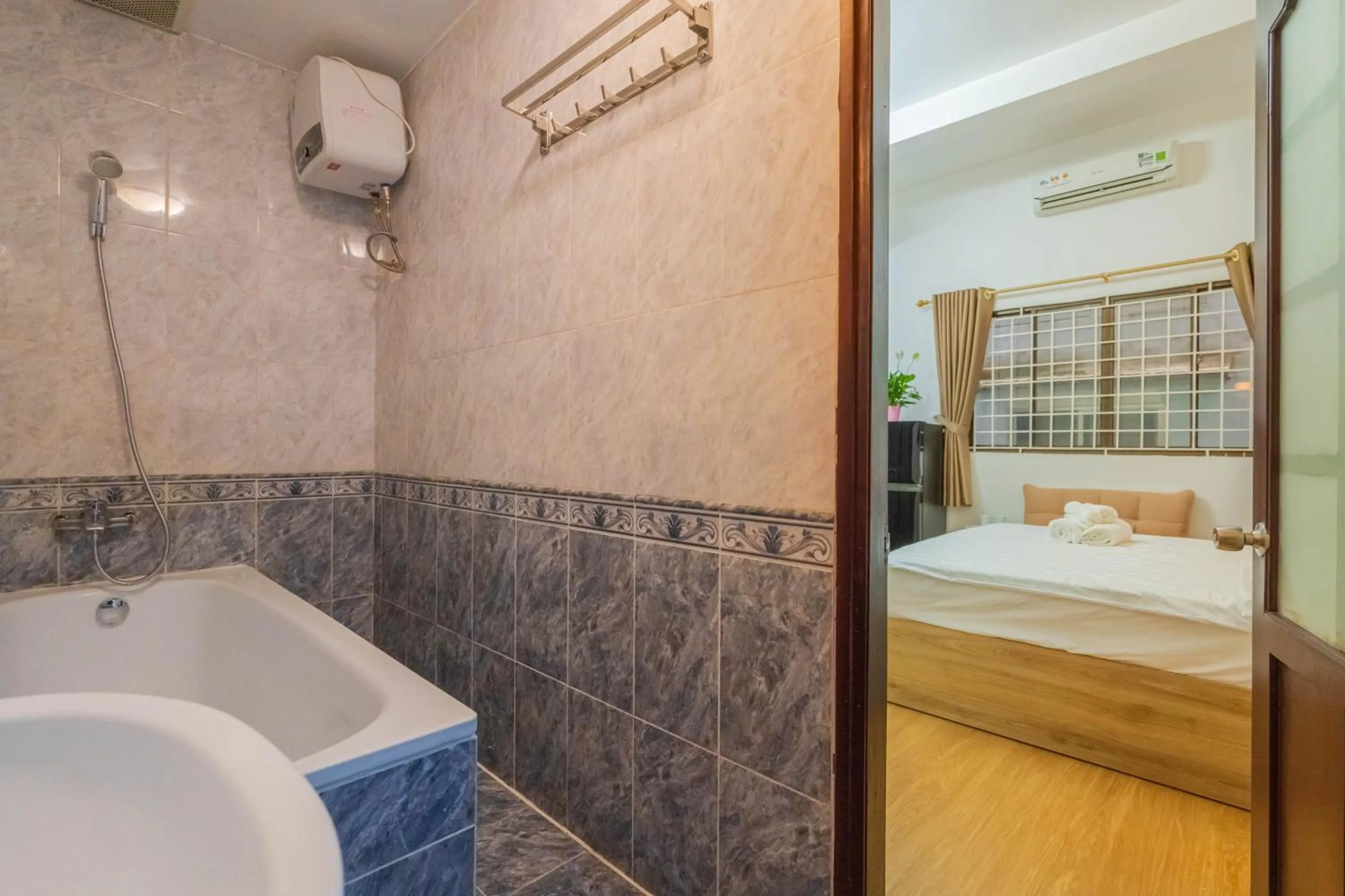 Bathroom in Kansas Hotel & Apartment - Notre Dame