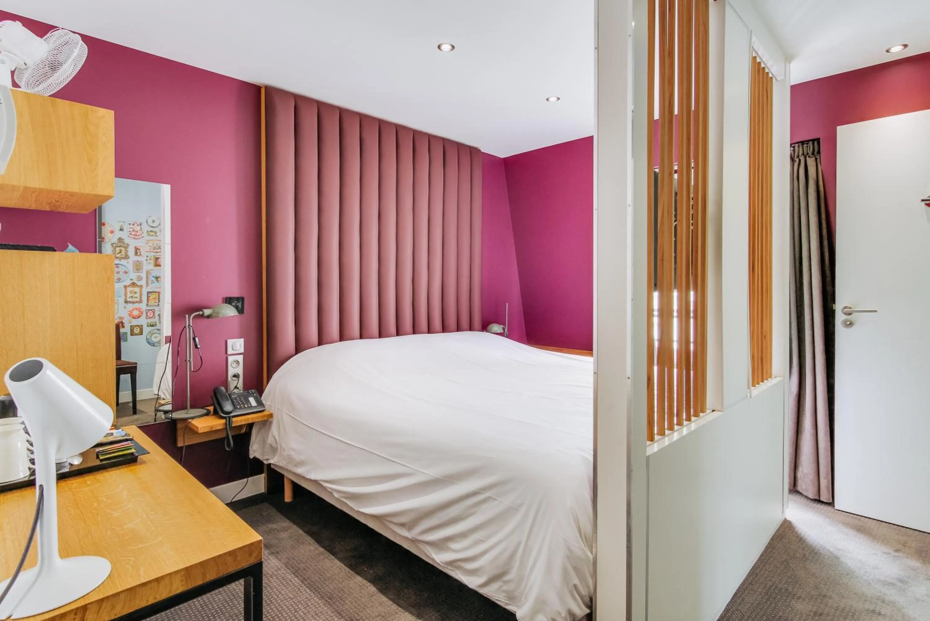 Bed in Hôtel du Jeu de Paume