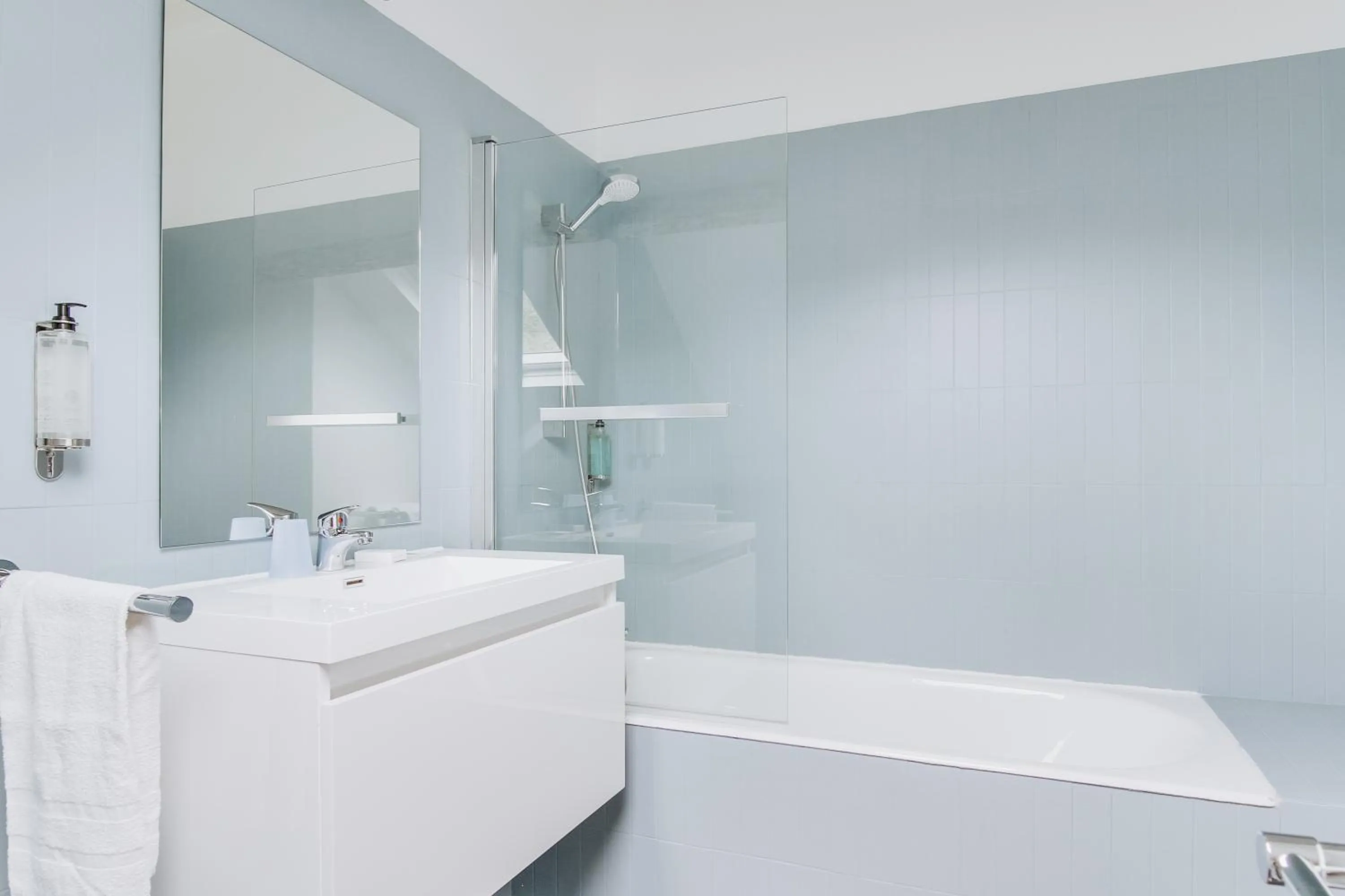 Bathroom in Hôtel du Jeu de Paume