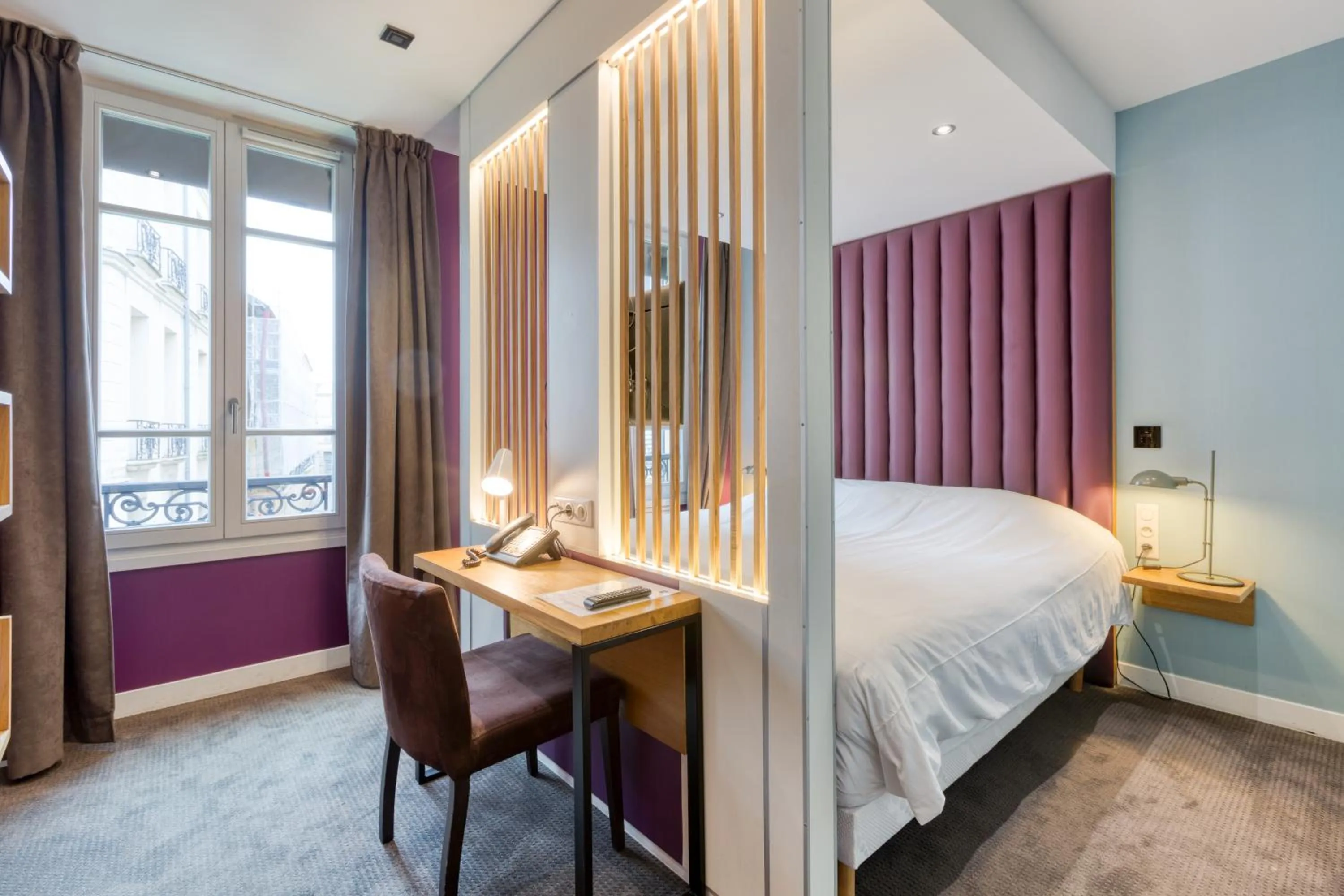 Photo of the whole room, Bed in Hôtel du Jeu de Paume