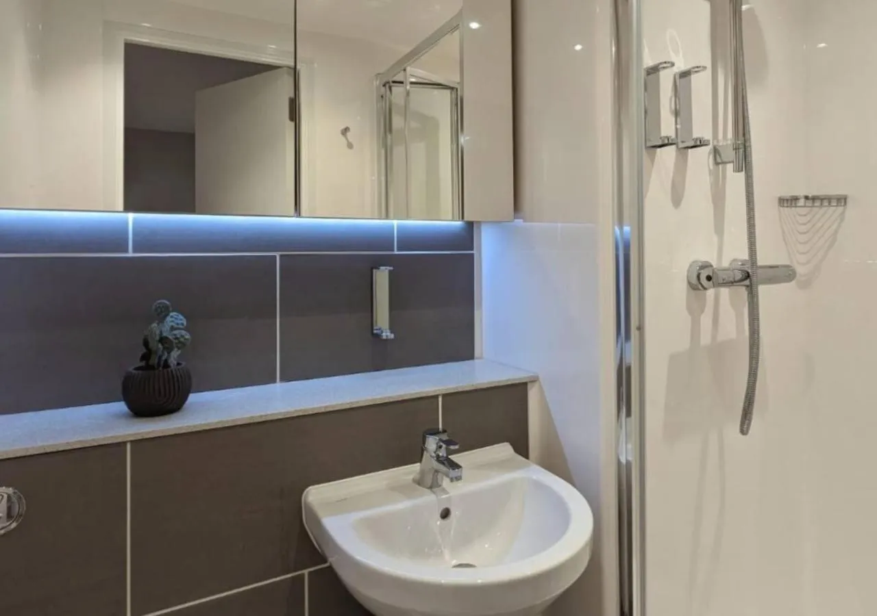 Shower in Charles Hope Aberdeen