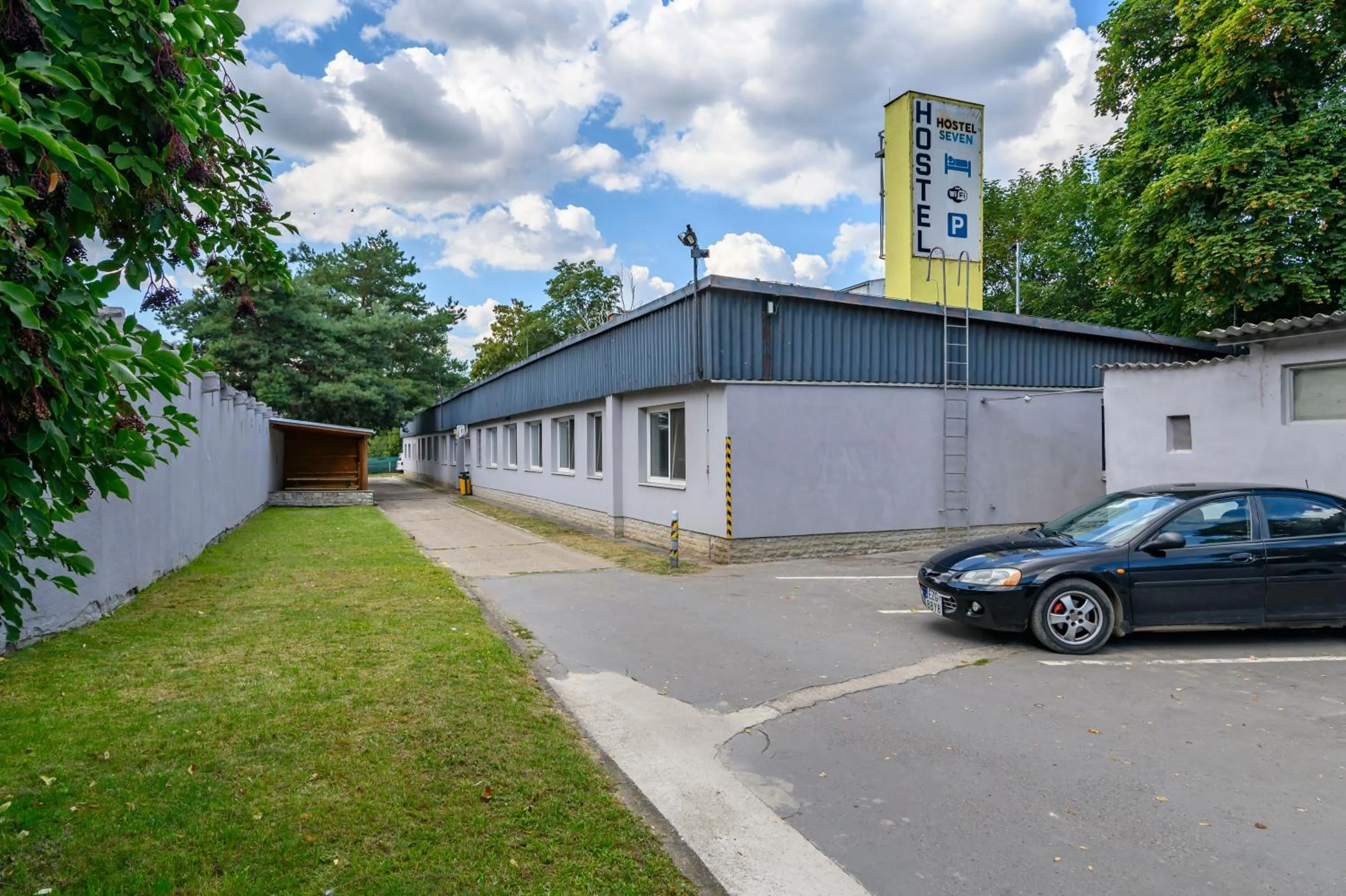 Facade/entrance in Hostel Seven
