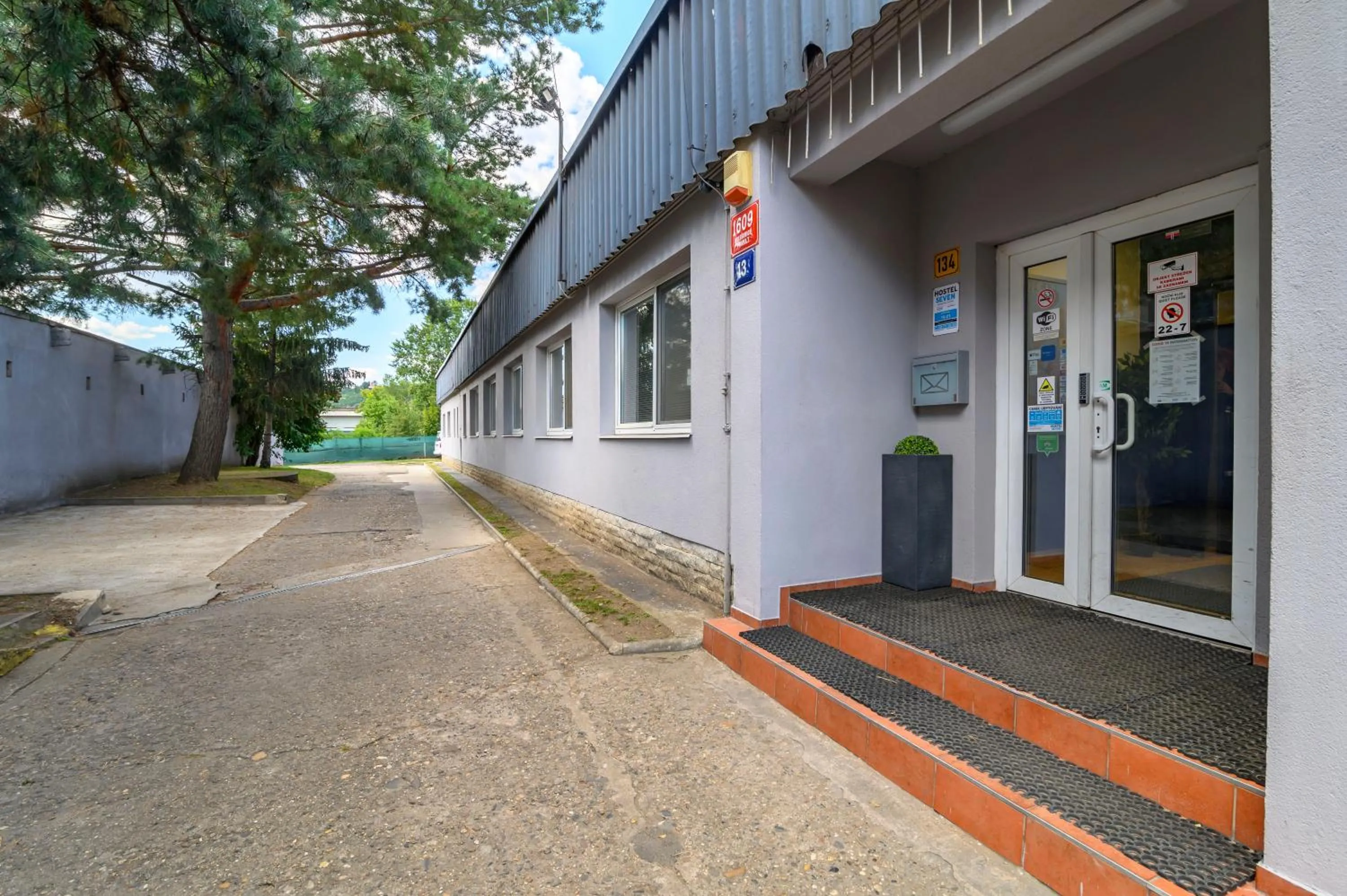 Facade/entrance in Hostel Seven