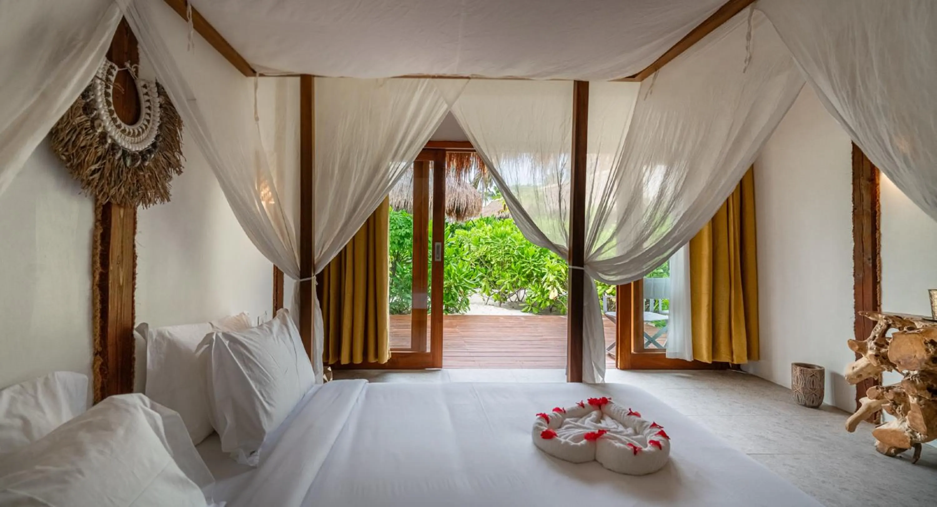 Bedroom, Bed in Sensations Eco-Chic Hotel