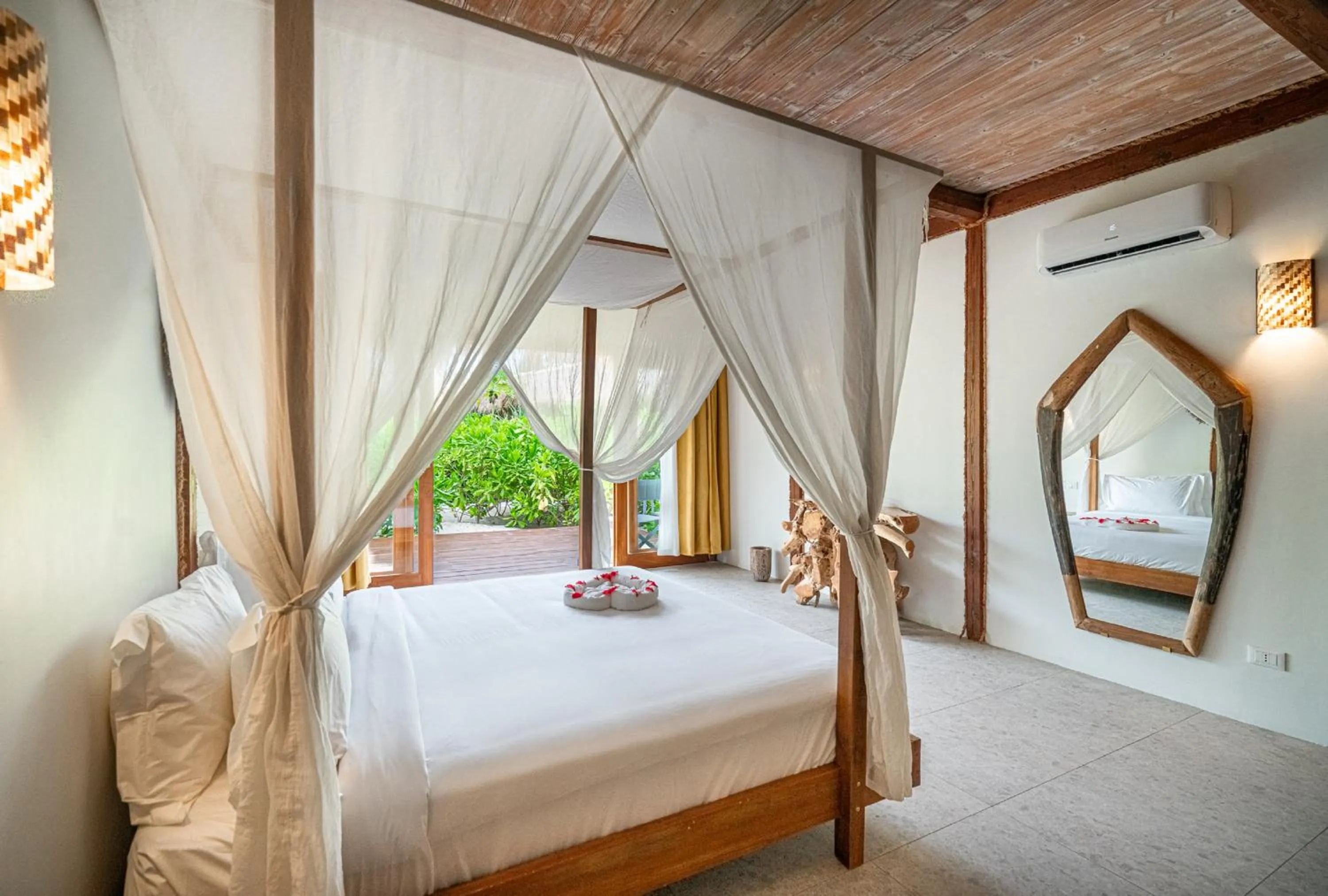 Bedroom, Bed in Sensations Eco-Chic Hotel