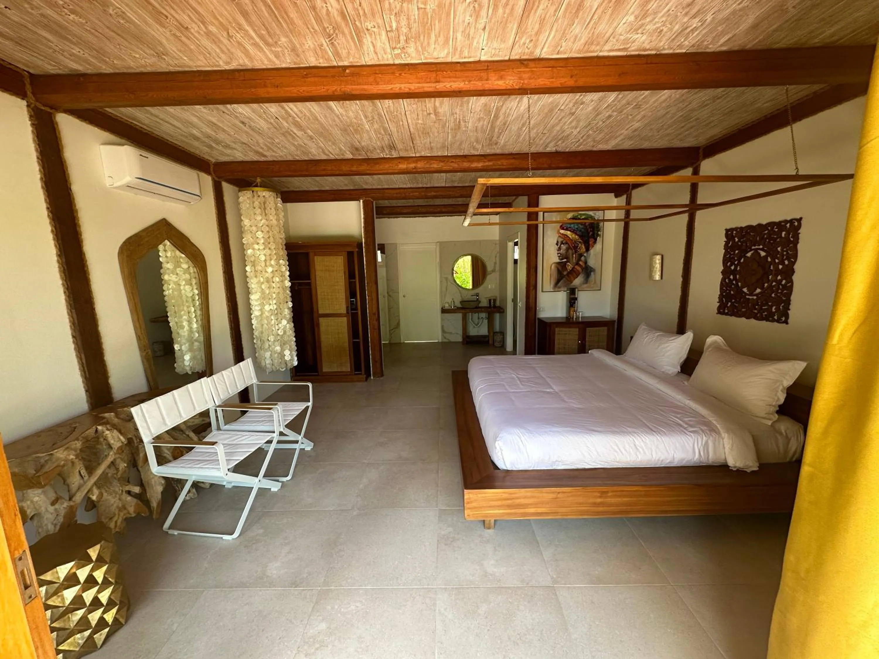 Bedroom, Bed in Sensations Eco-Chic Hotel