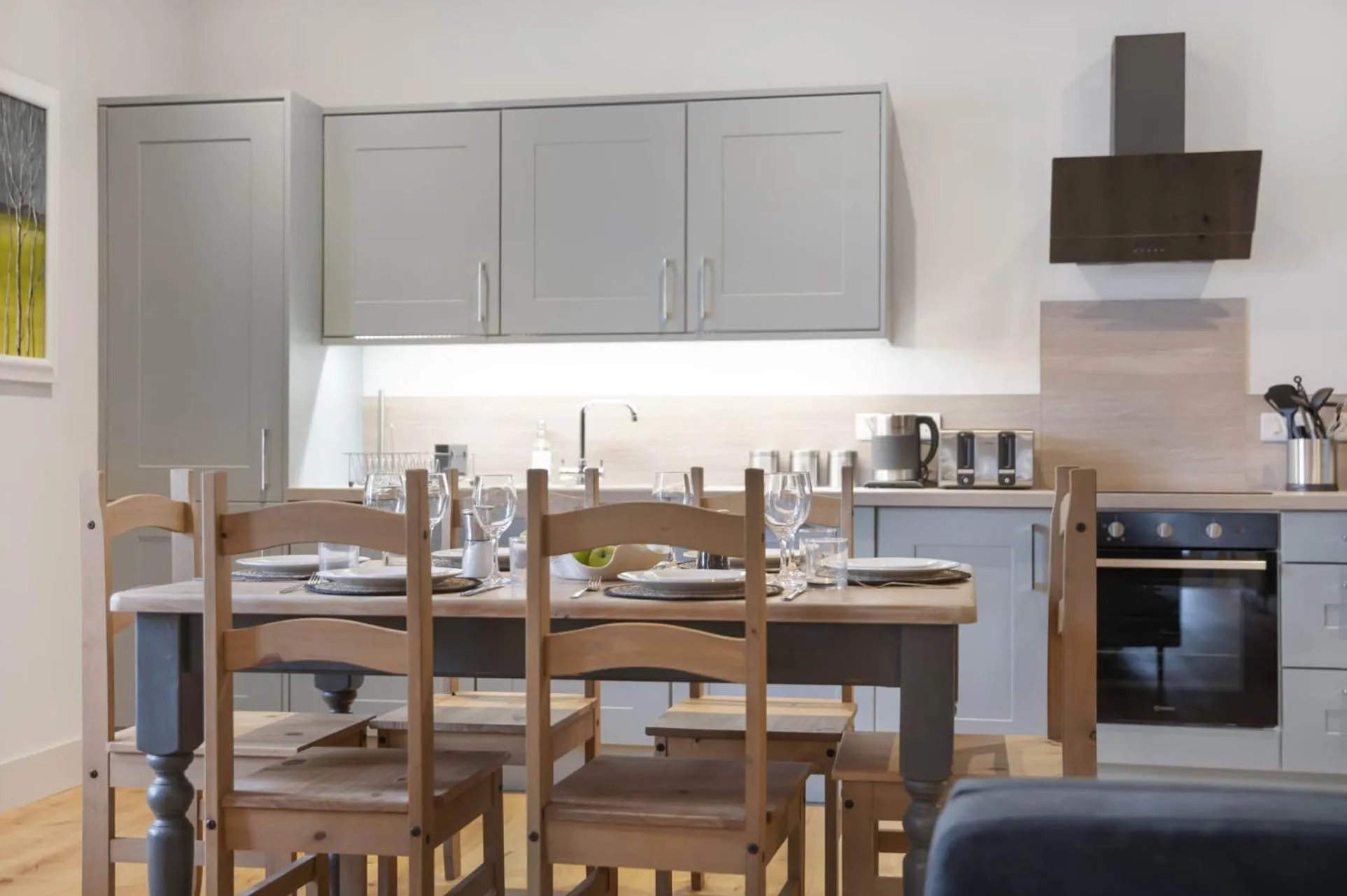 Kitchen or kitchenette in The Woodside Apartments