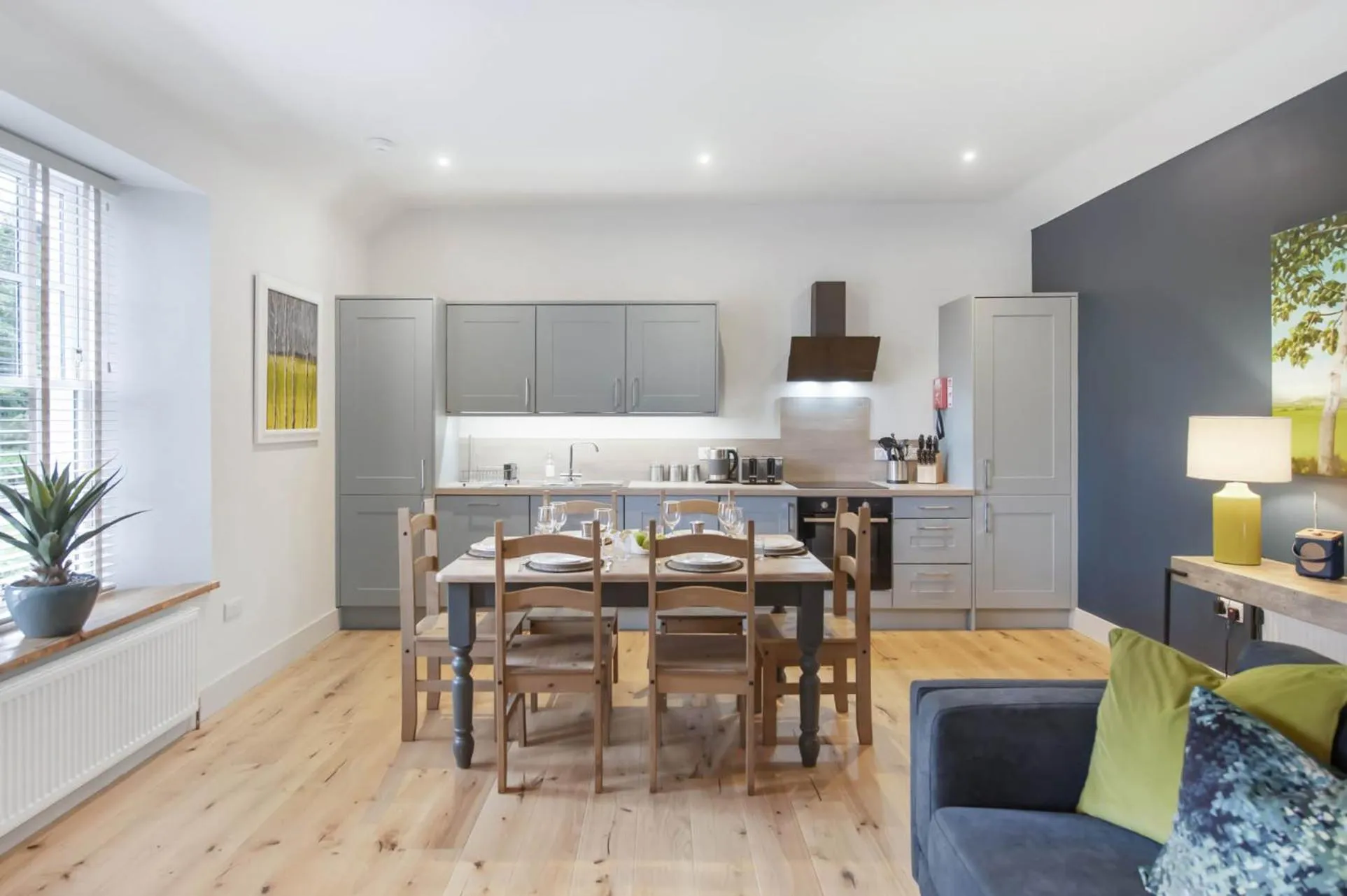 Kitchen or kitchenette in The Woodside Apartments