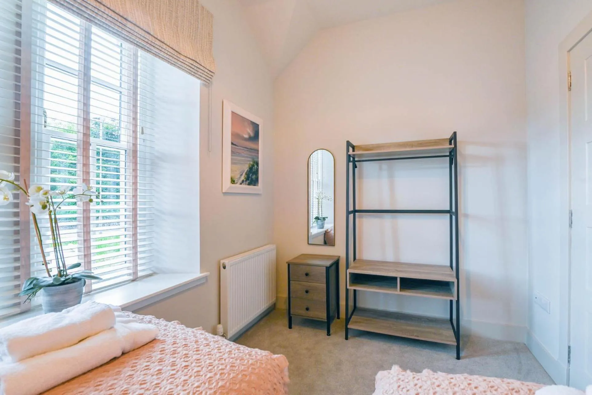 Bedroom, Bed in The Woodside Apartments