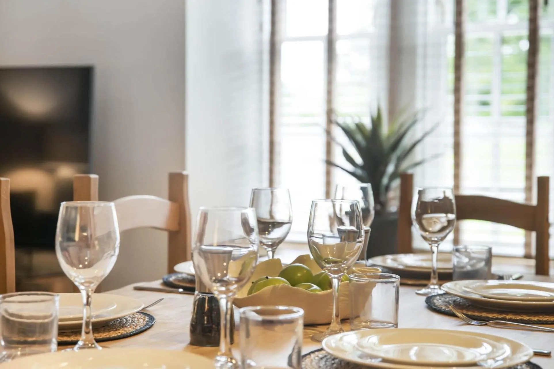 Dining area in The Woodside Apartments