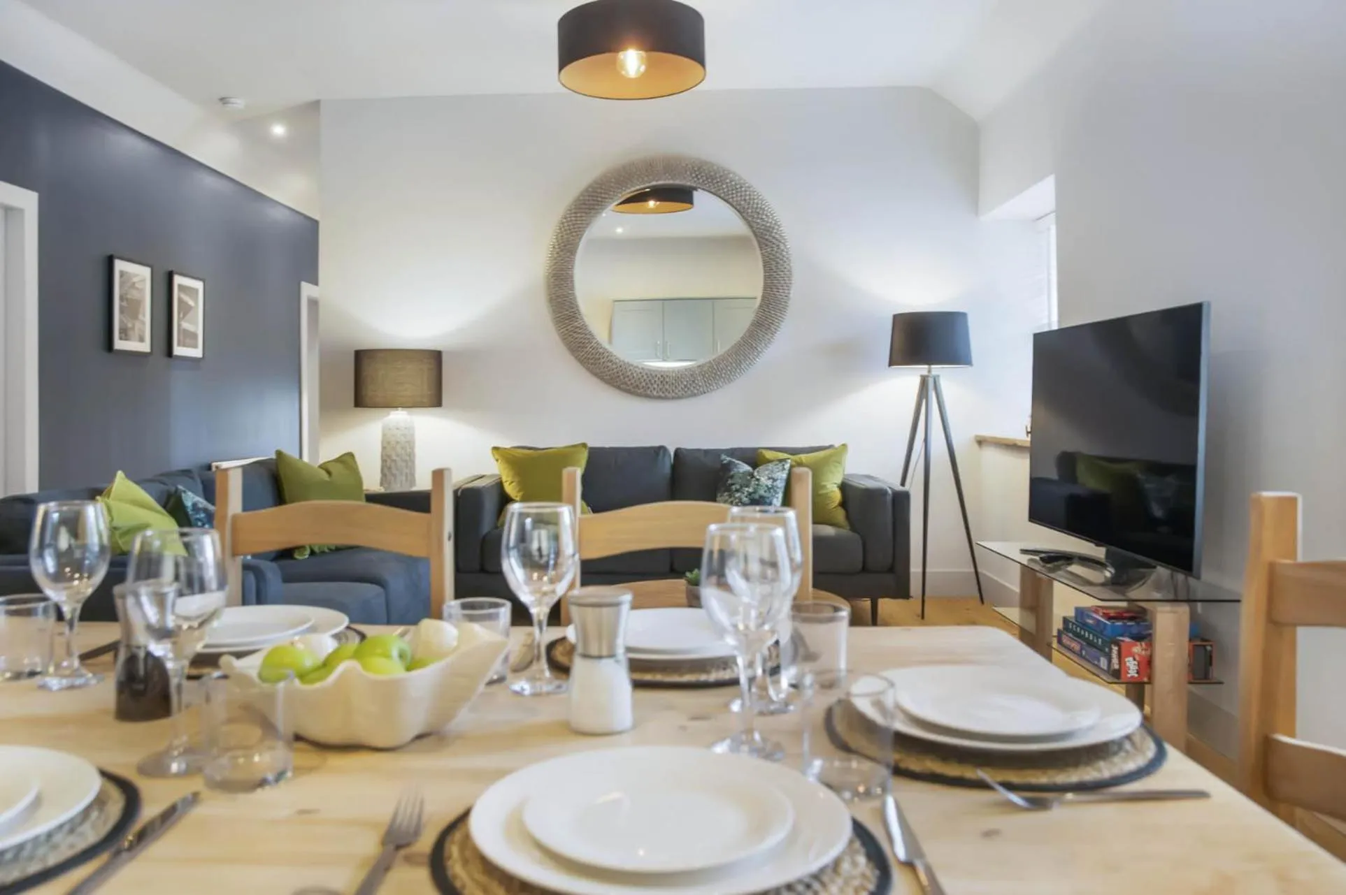 Dining area in The Woodside Apartments