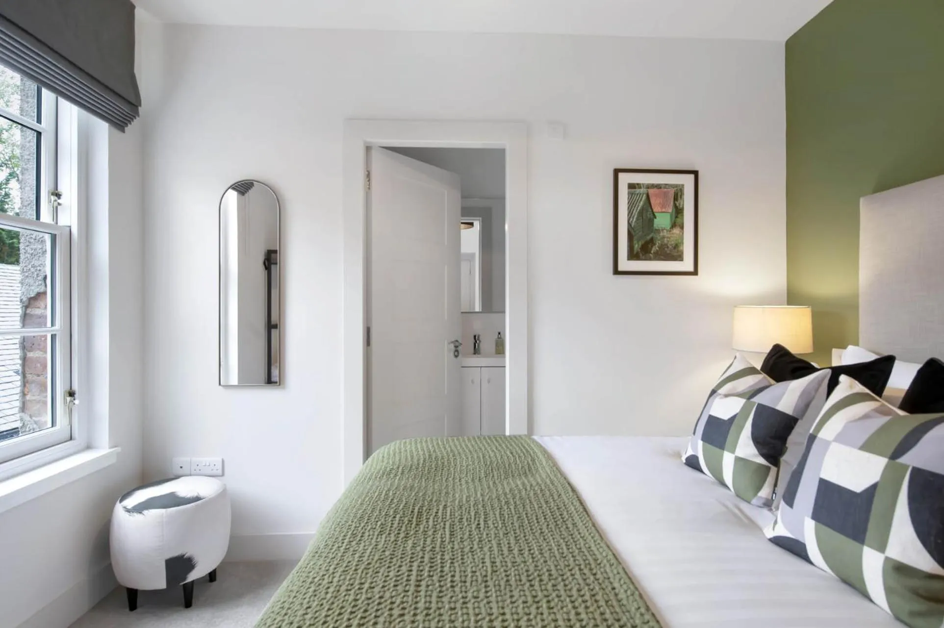 Bedroom, Bed in The Woodside Apartments