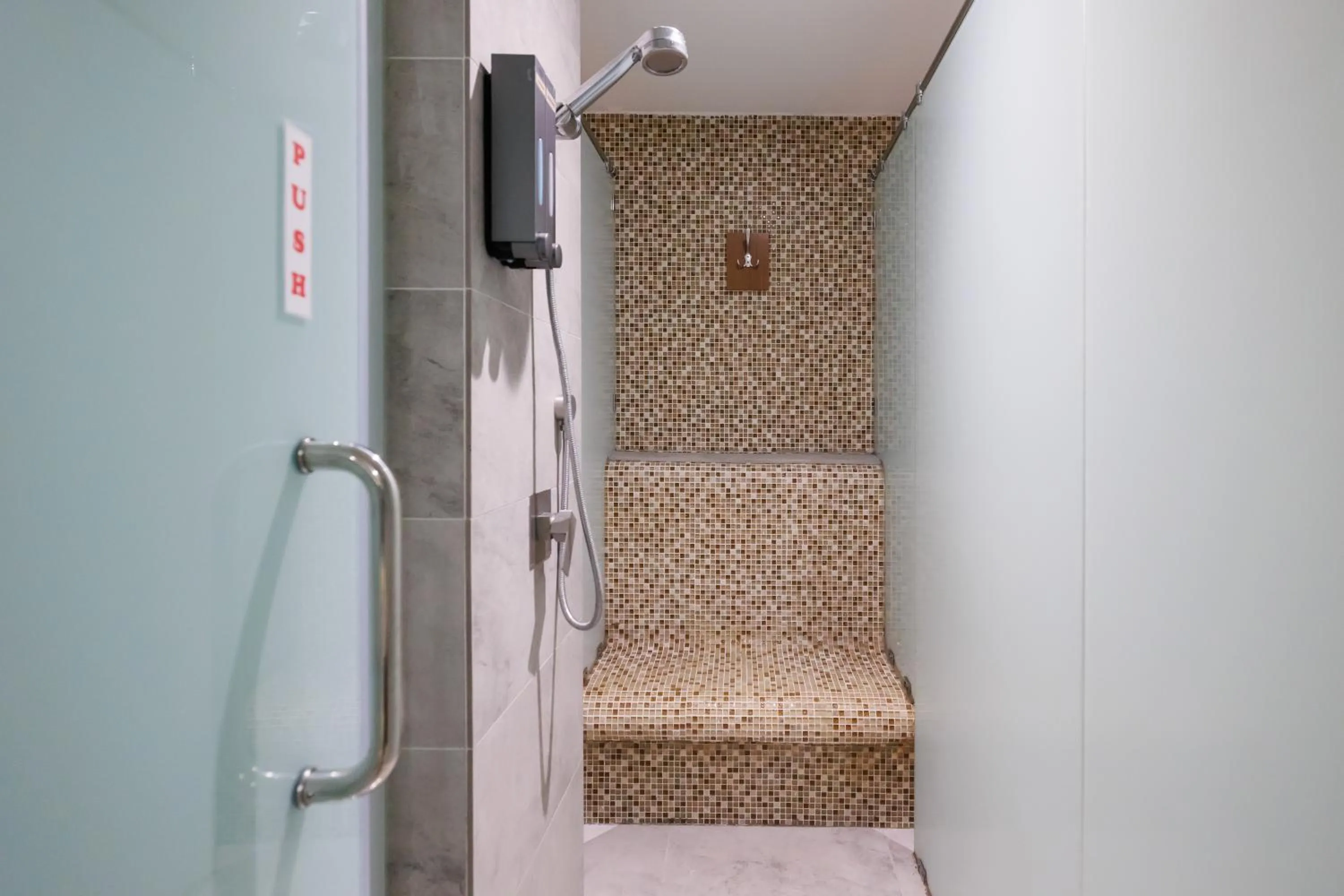 Shower in The Bed Bukit Bintang