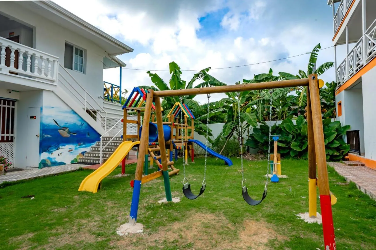 Restaurant/places to eat in Hotel El Pirata Morgan