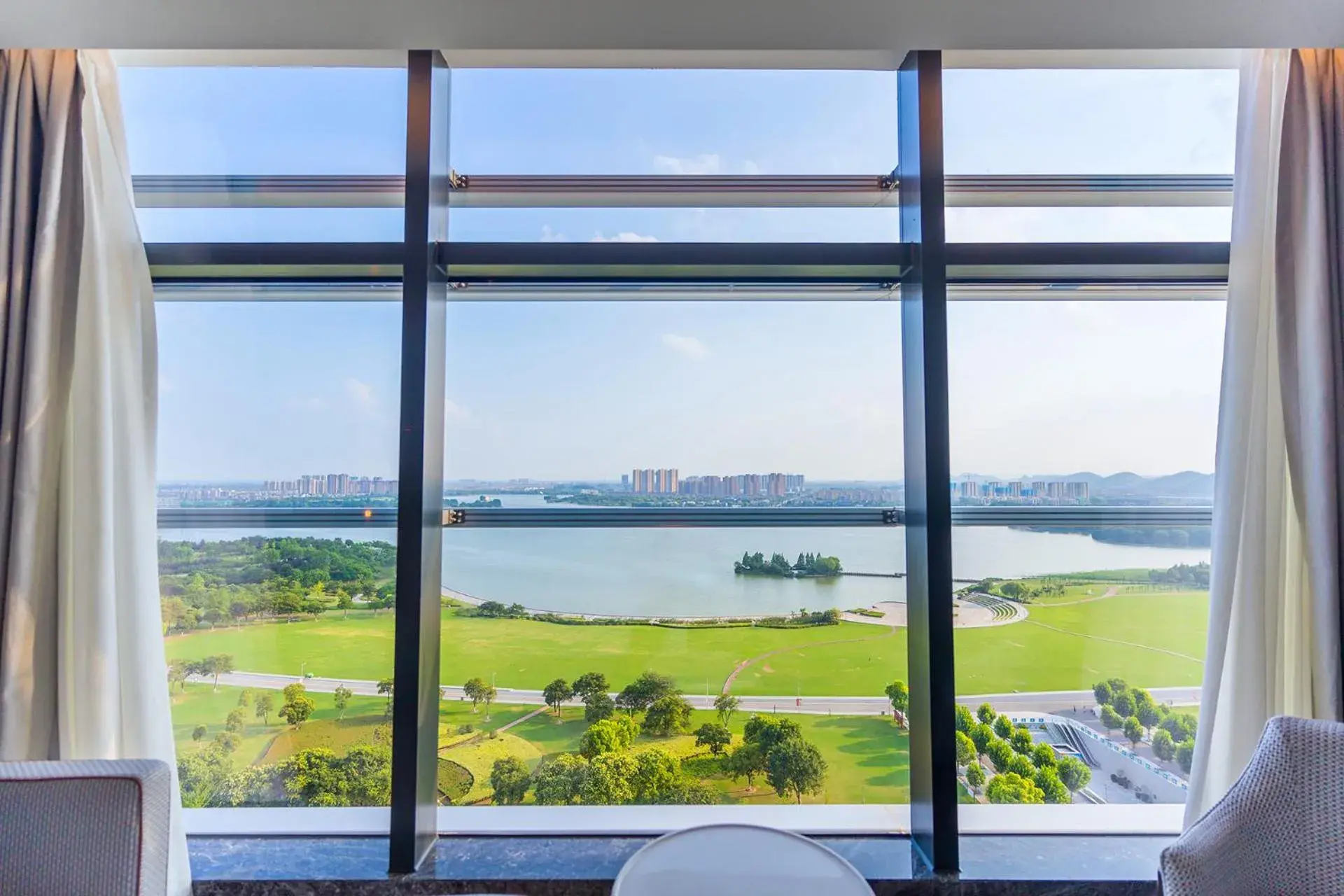 Executive Lake View Queen Room in Cordis, Xuzhou Executive Lake View Queen Room in Cordis, Xuzhou