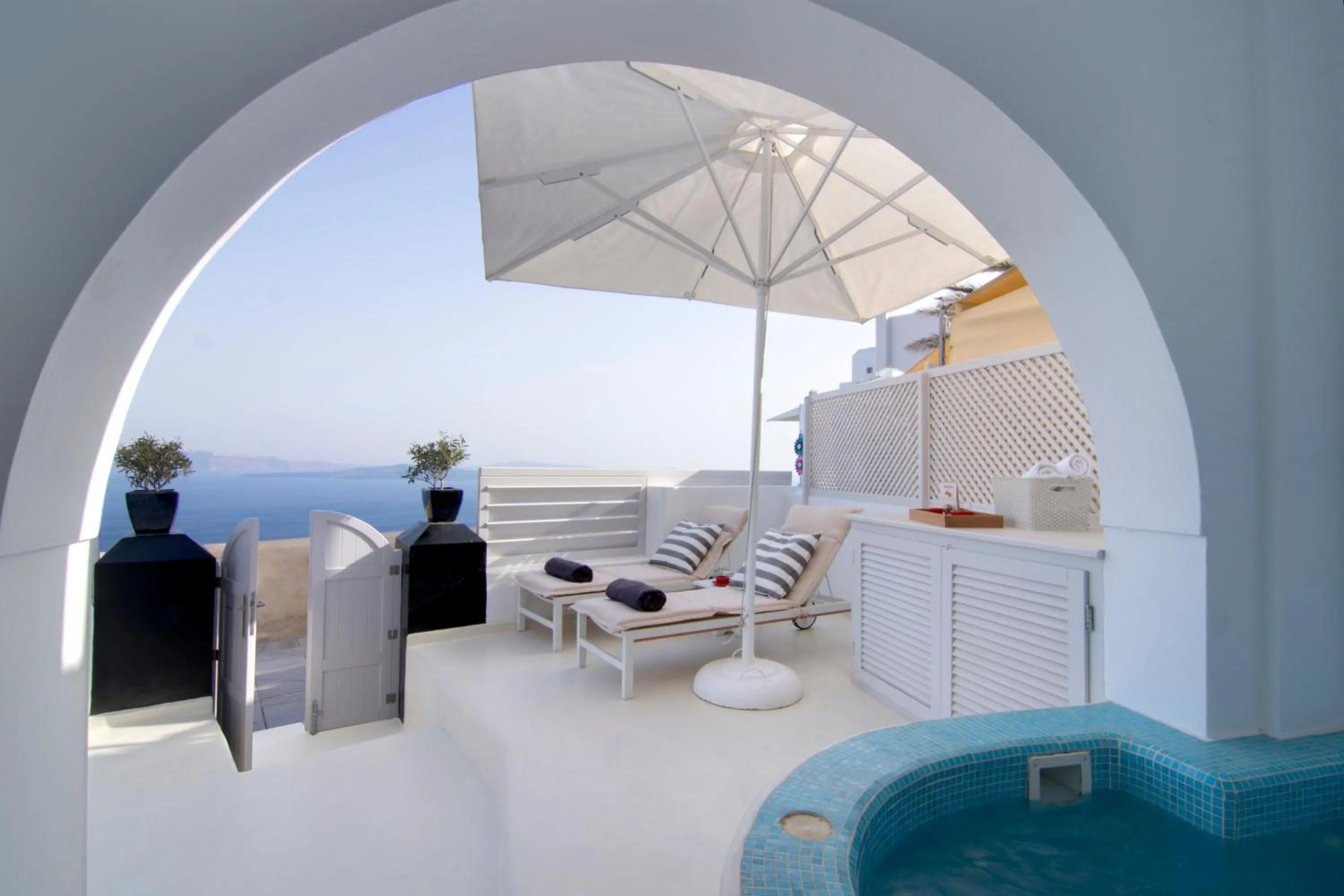 Hot Tub in Santorini Secret Suites & Spa, Small Luxury Hotels of the World
