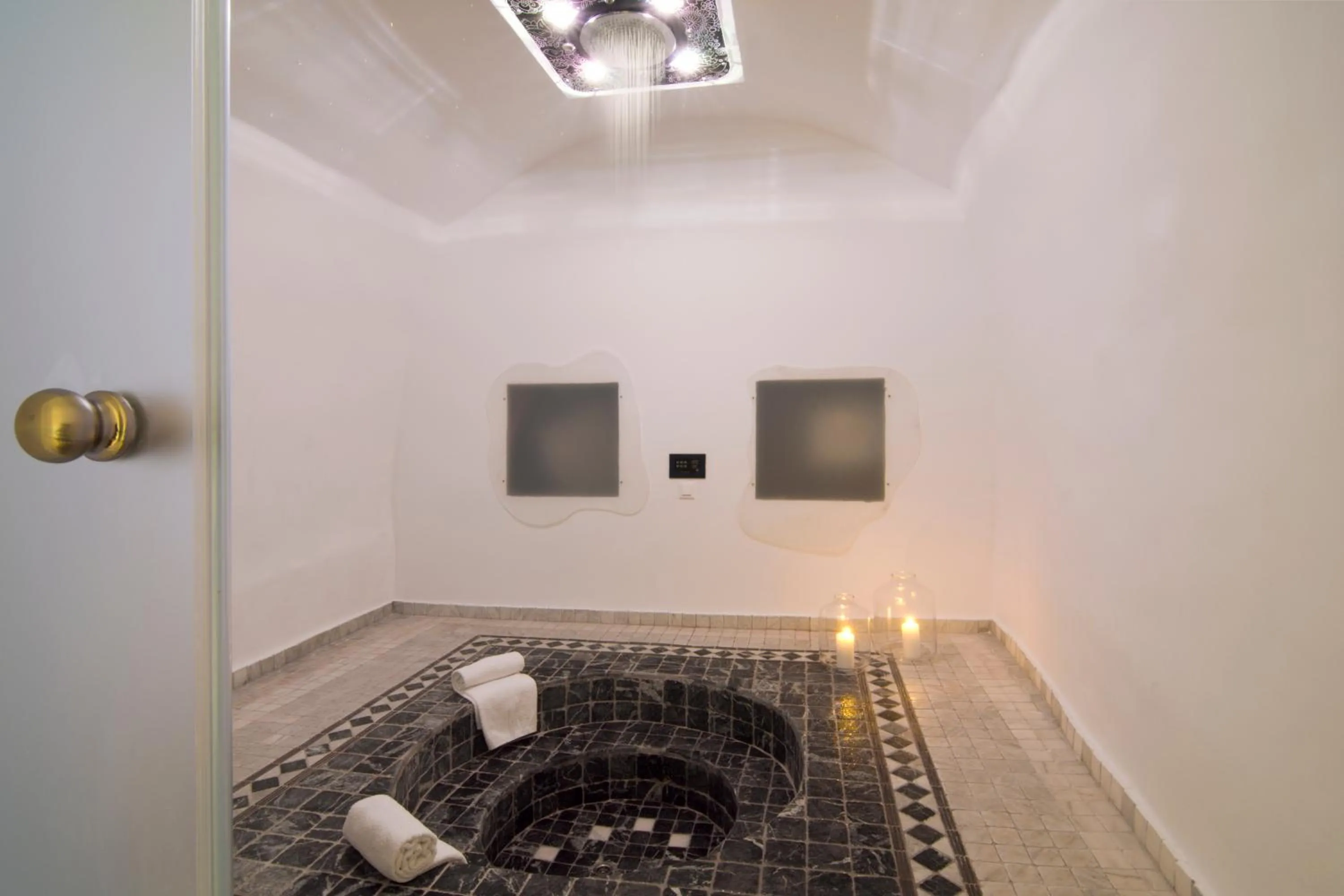 Area and facilities in Santorini Secret Suites & Spa, Small Luxury Hotels of the World