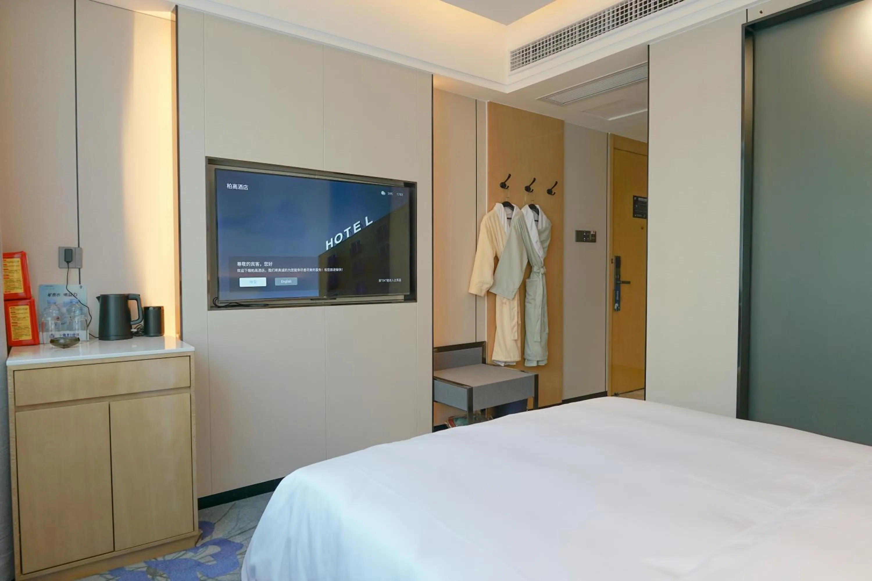 Bedroom, Bed in Paco Hotel Shenzhen Luohu Port