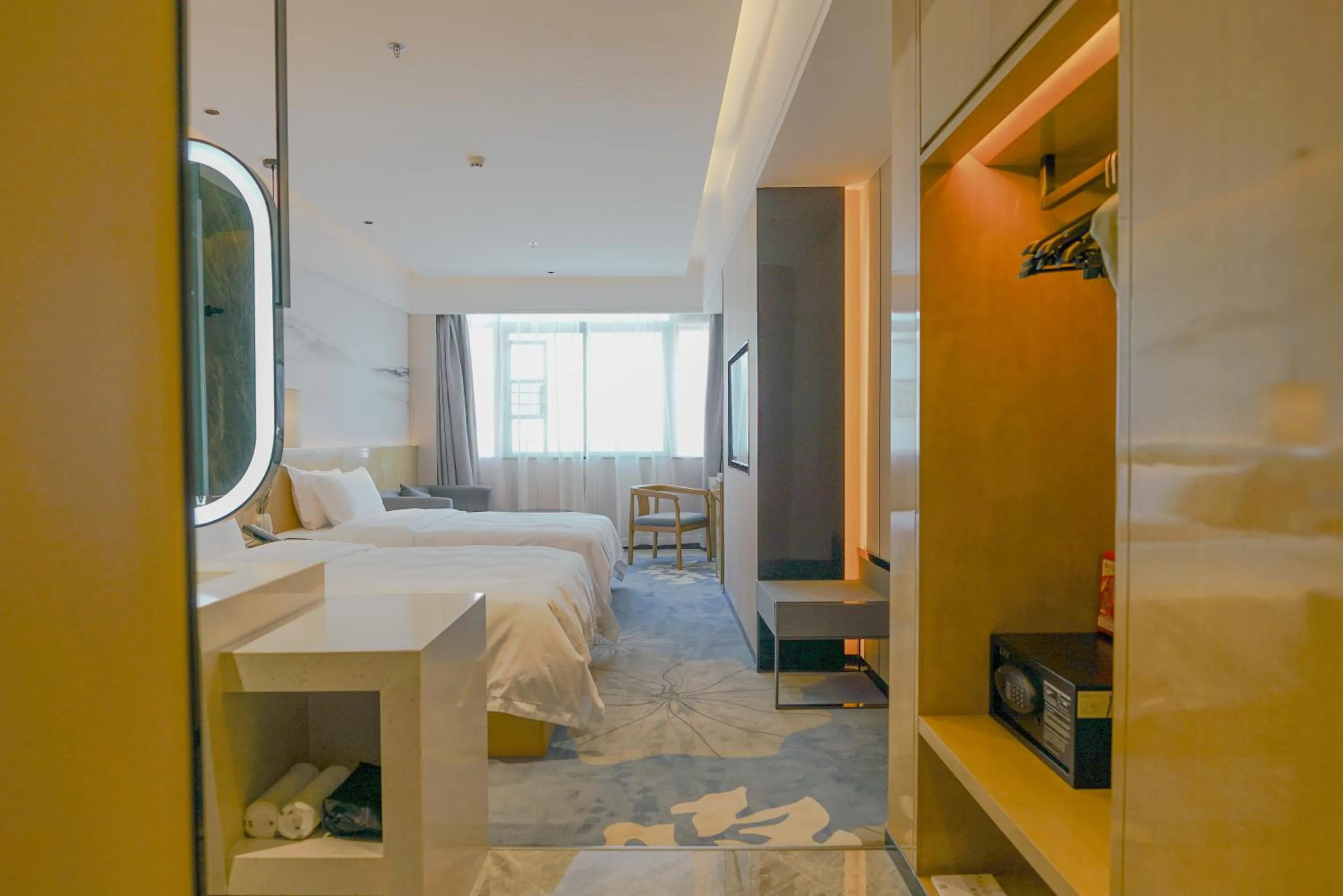 Photo of the whole room, Bed in Paco Hotel Shenzhen Luohu Port