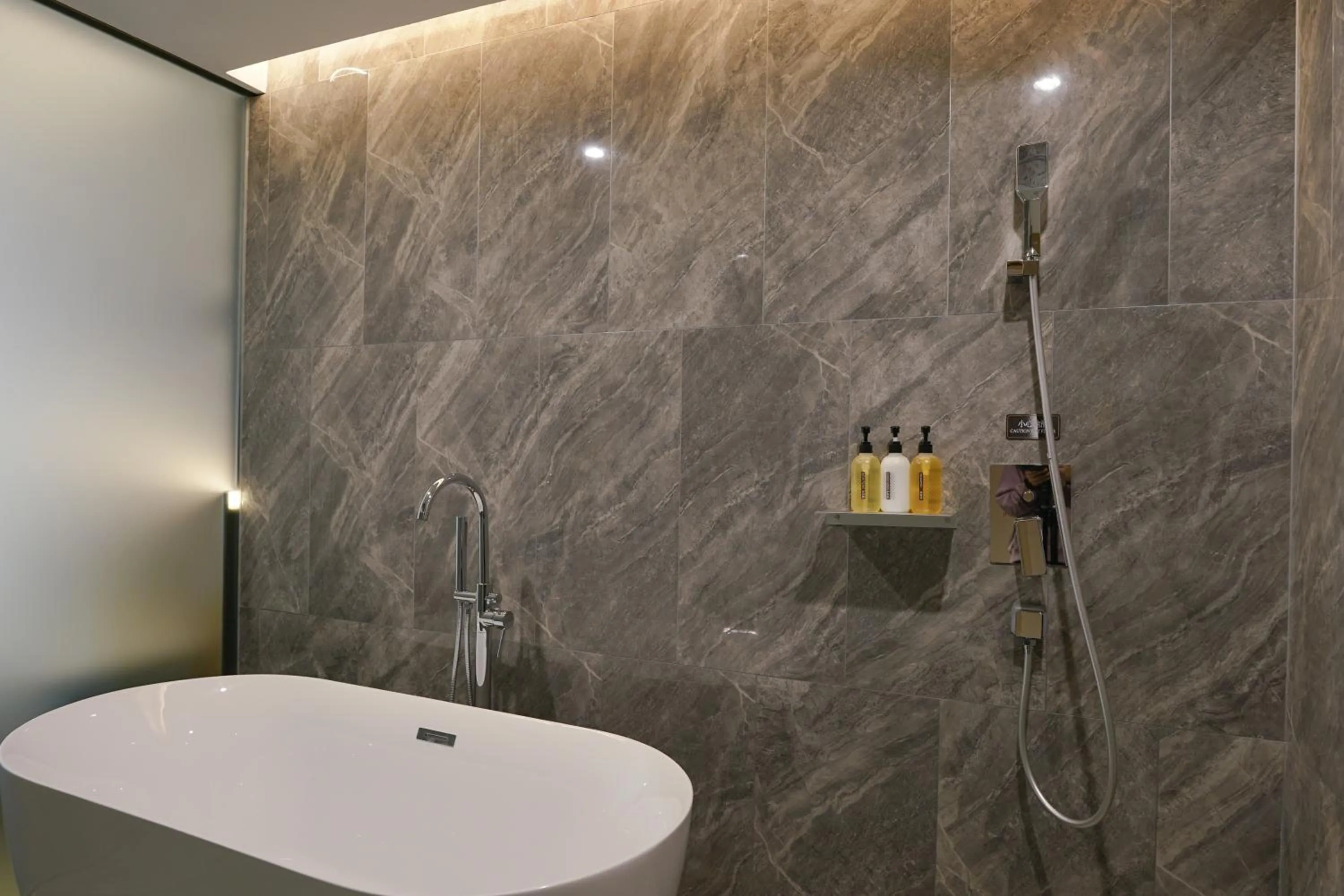 Shower in Paco Hotel Shenzhen Luohu Port