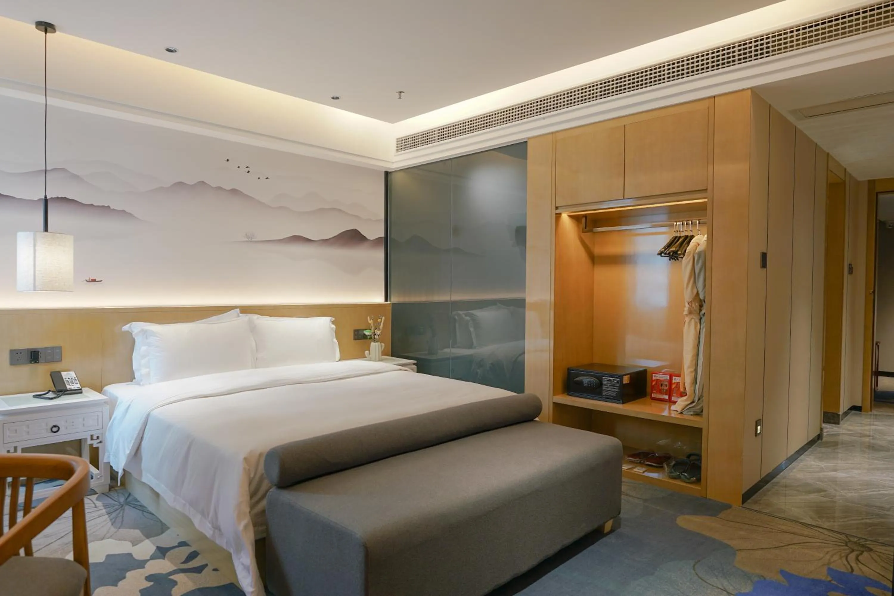 Photo of the whole room, Bed in Paco Hotel Shenzhen Luohu Port