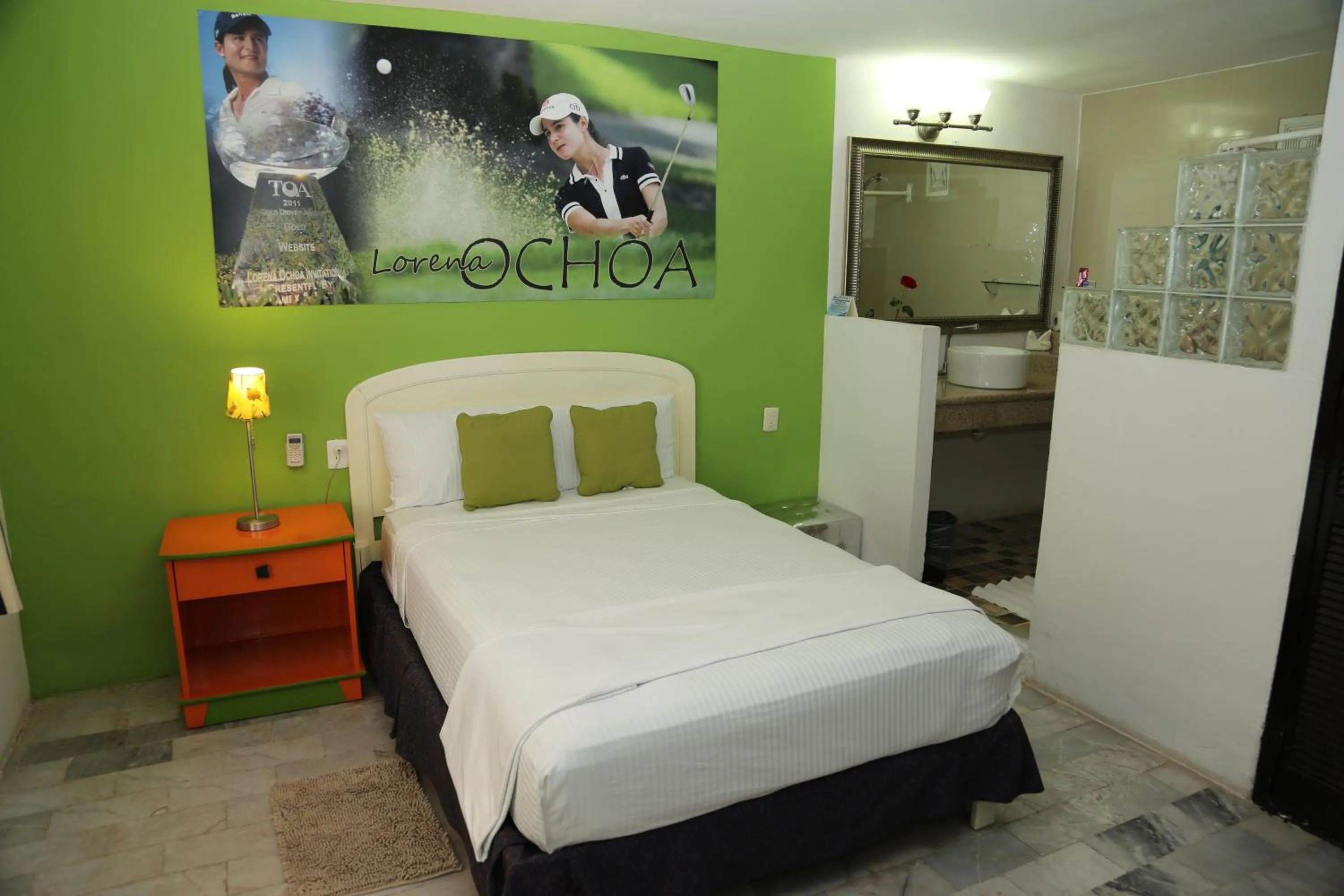 Bedroom, Bed in Sunlight Hotel