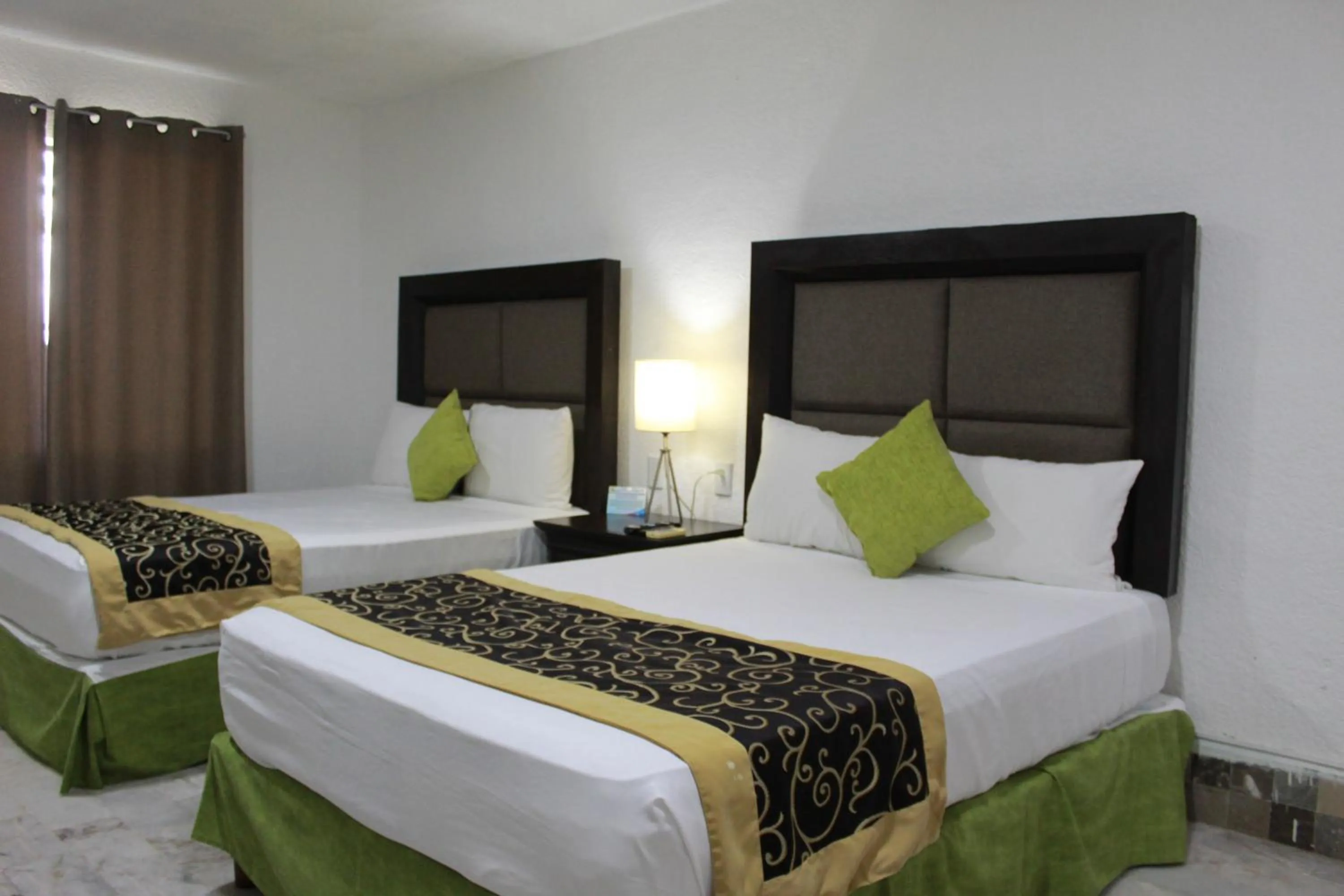 Bedroom, Bed in Sunlight Hotel