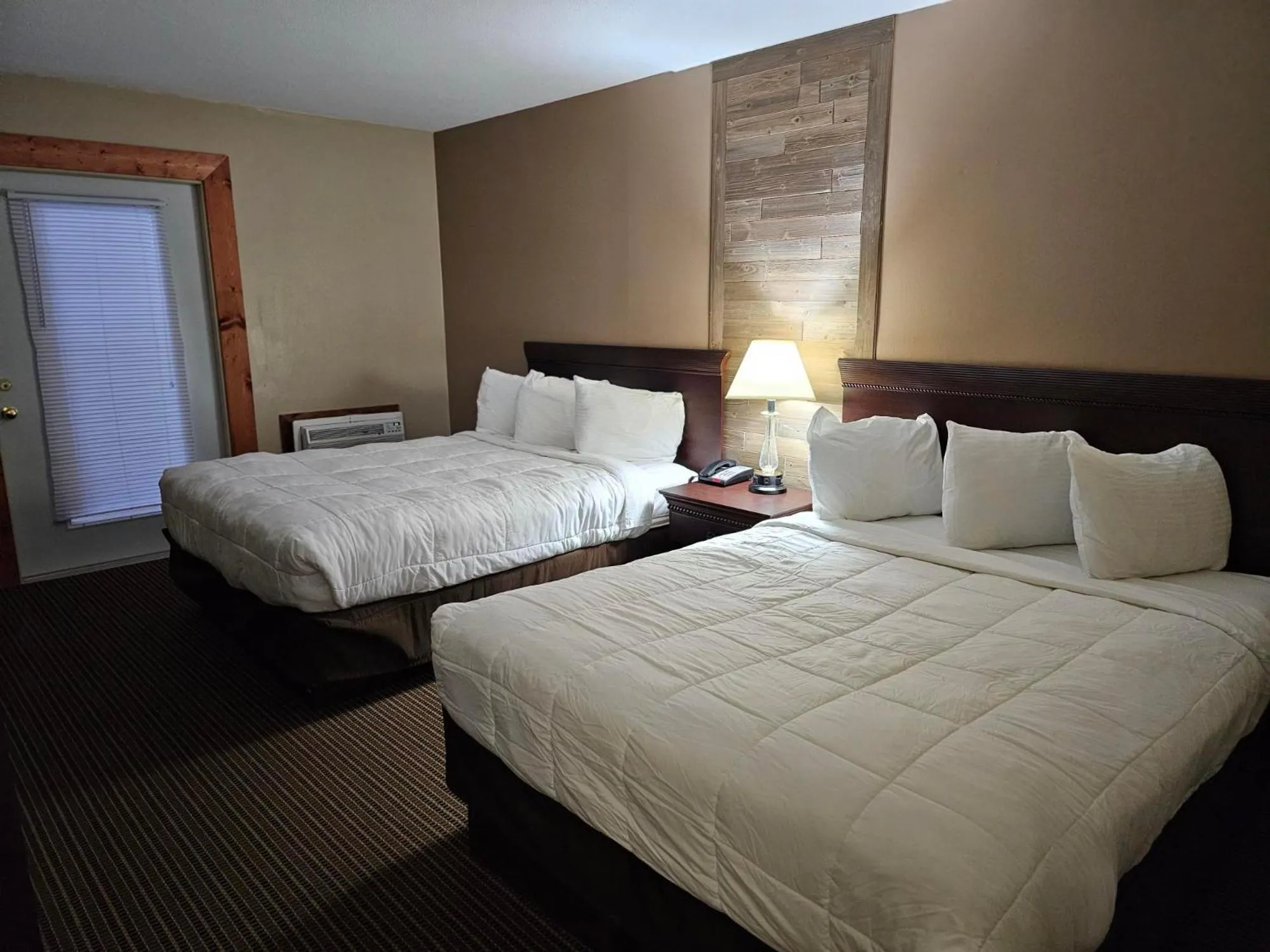 Bed in Crookston Inn & Convention Center