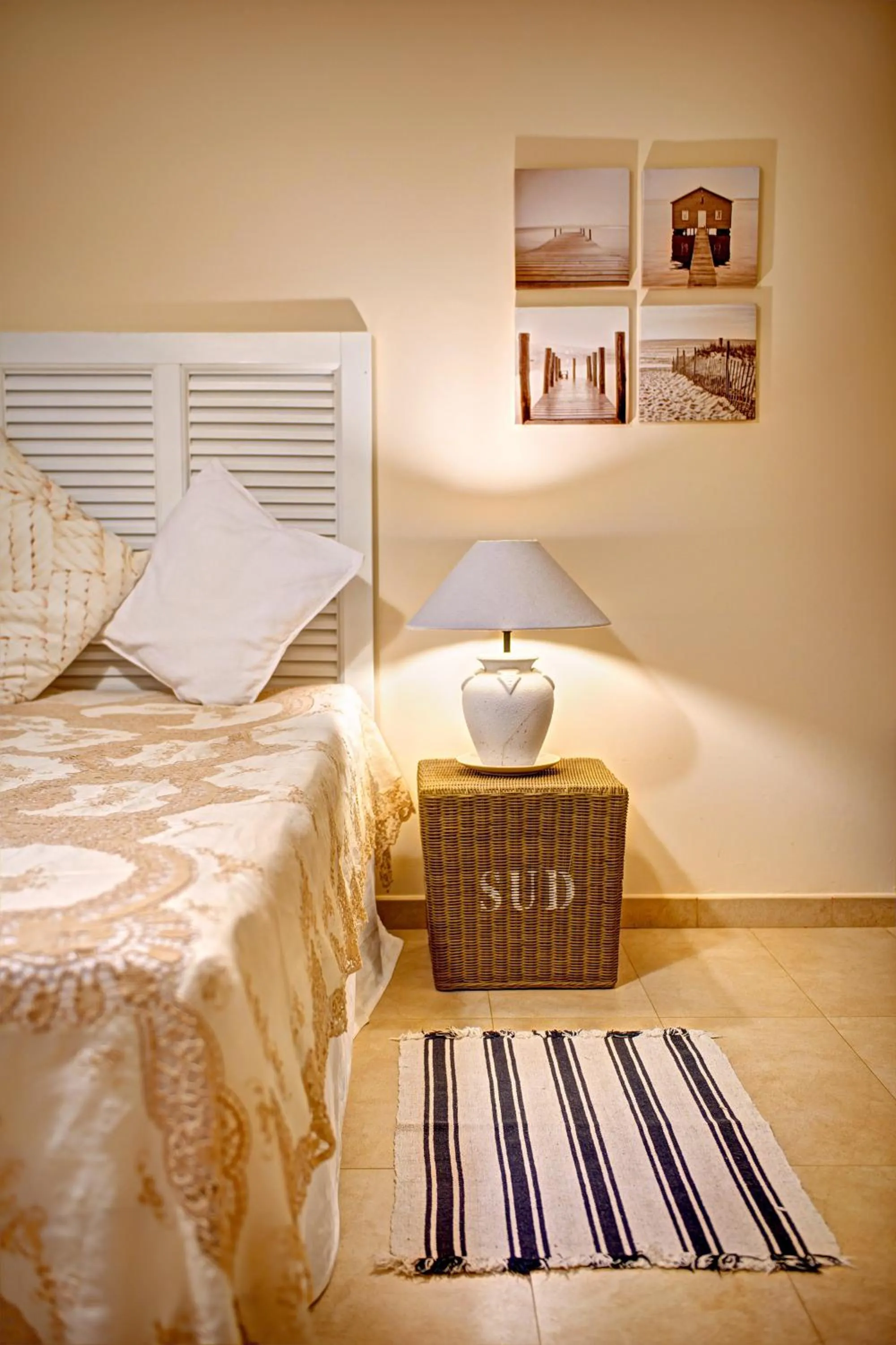 Night in Bed and Breakfast La Terra dei Mari