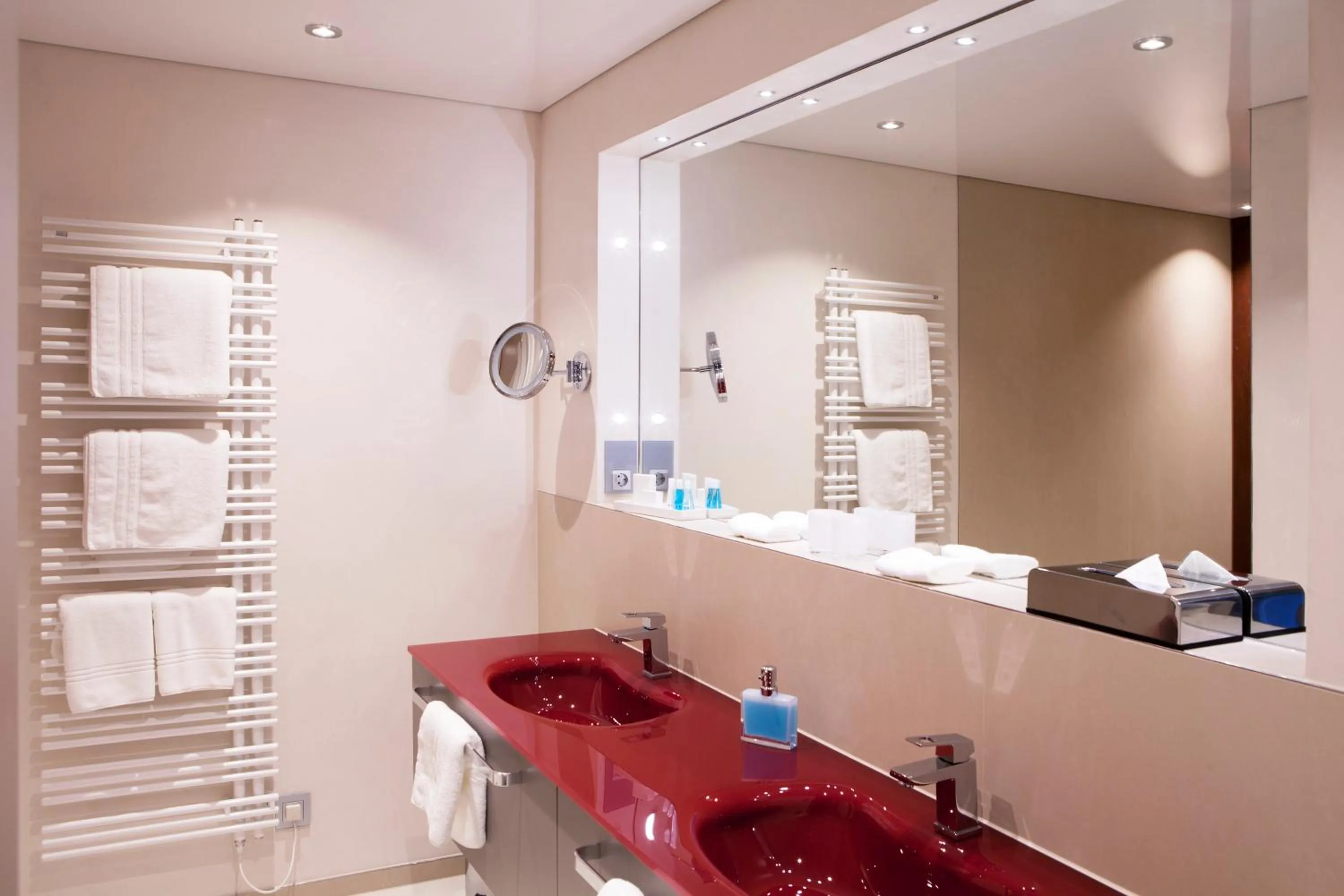 Bathroom in Schwitzer's Hotel am Park