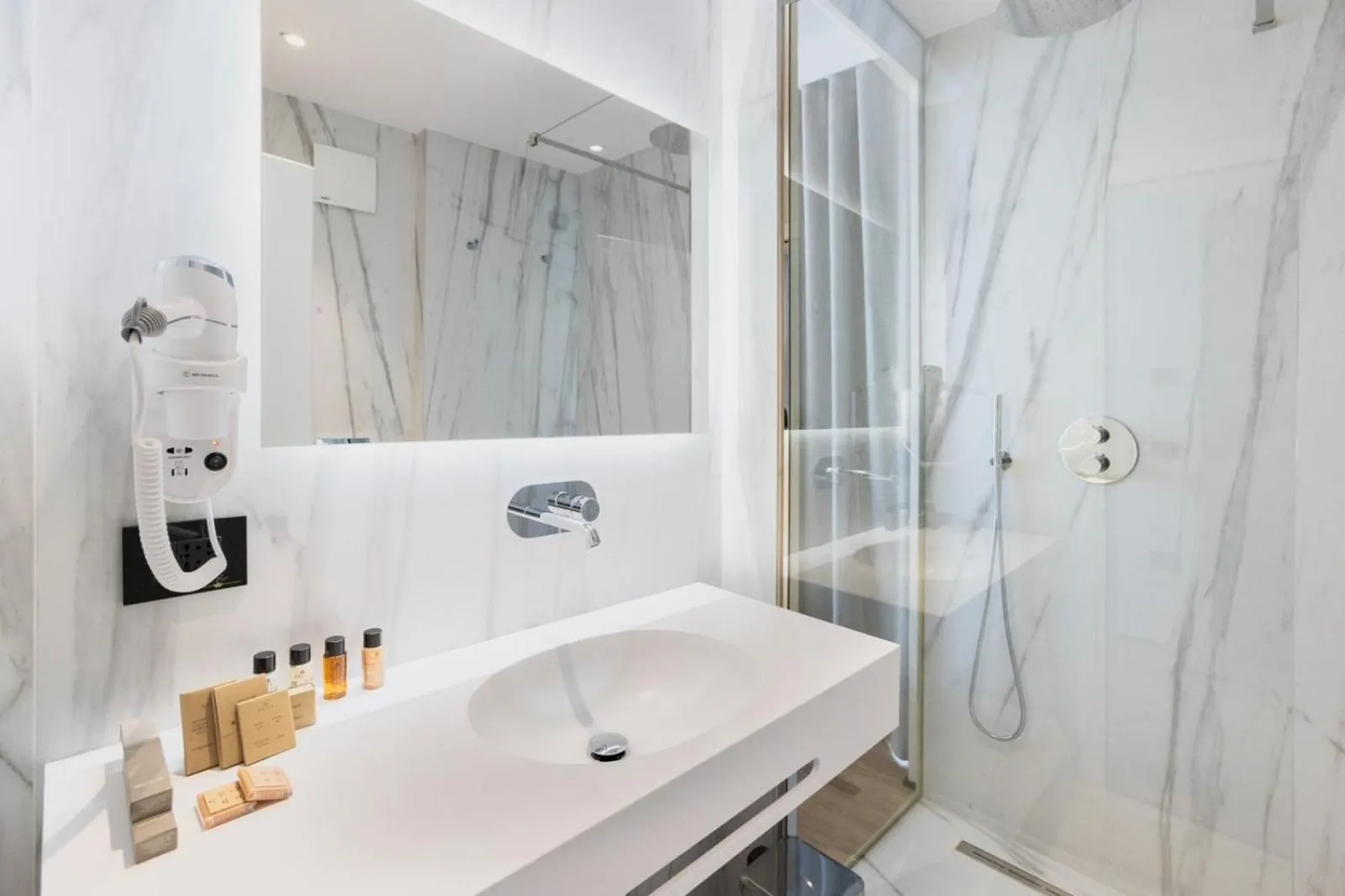 Shower in Mango Luxury Resorts