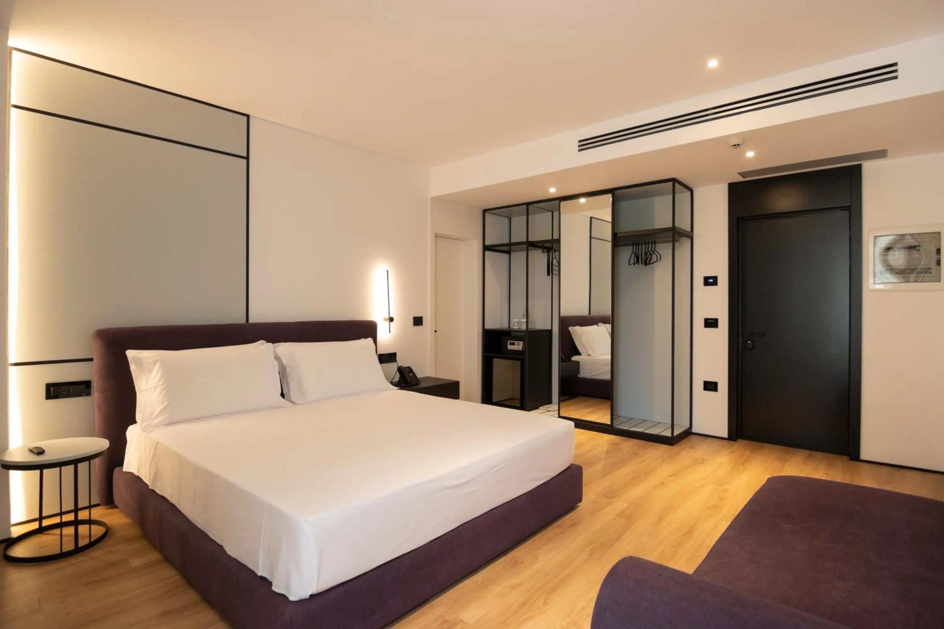 Bed in Mango Luxury Resorts