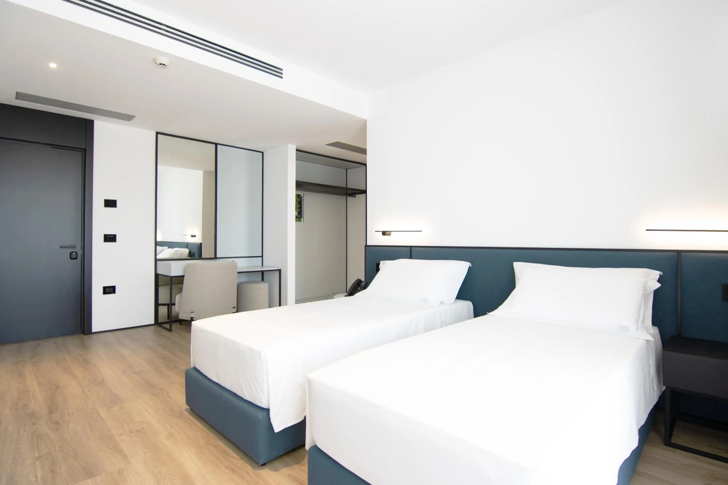 Bedroom, Bed in Mango Luxury Resorts