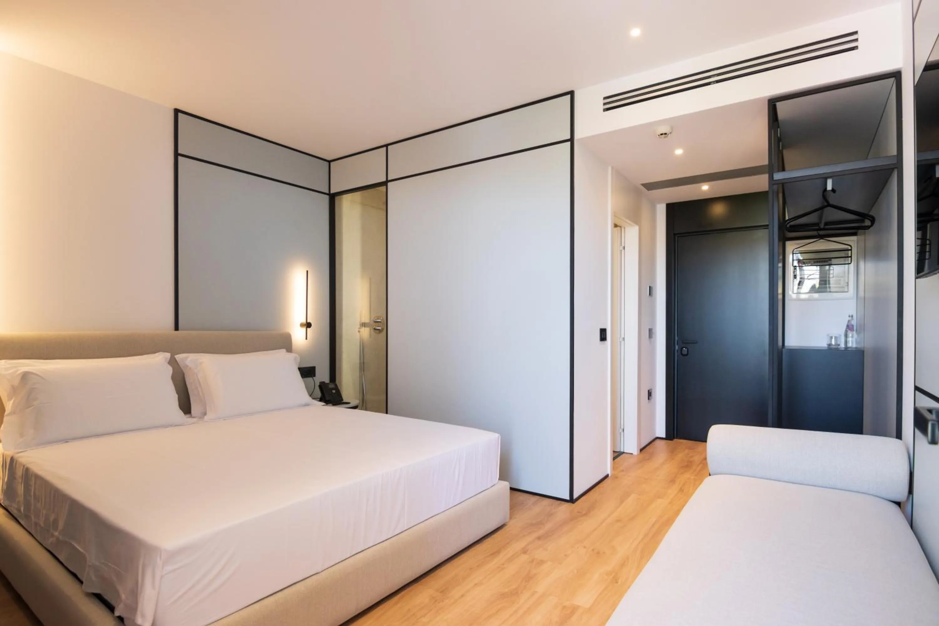 Bed in Mango Luxury Resorts