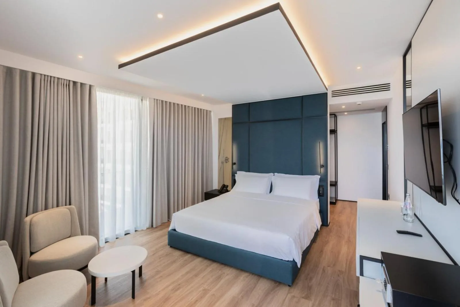 Bed in Mango Luxury Resorts