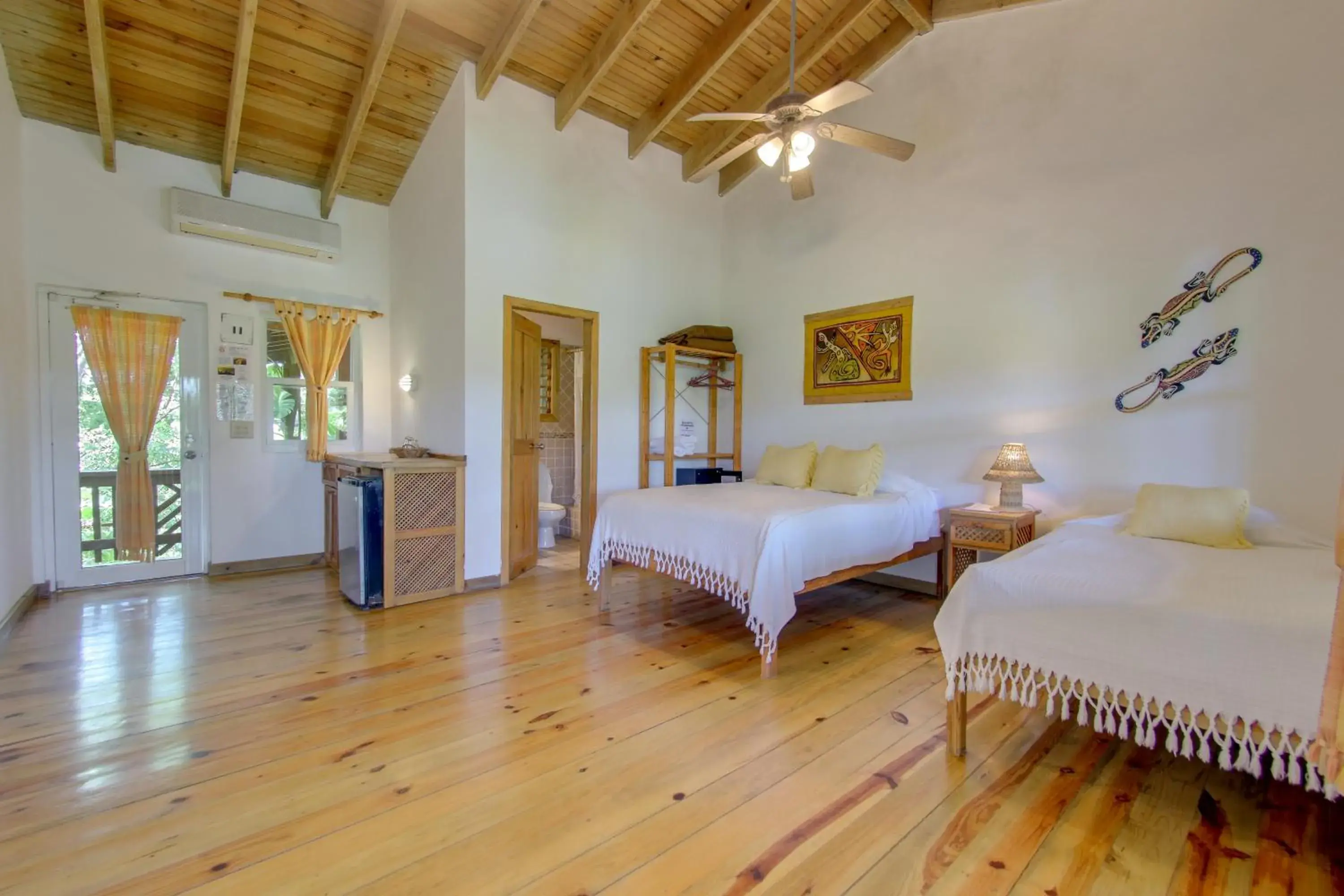 Deluxe Room with Sea View - single occupancy in Hotel Posada Las Orquídeas,West End Deluxe Room with Sea View - single occupancy in Hotel Posada Las Orquídeas,West End