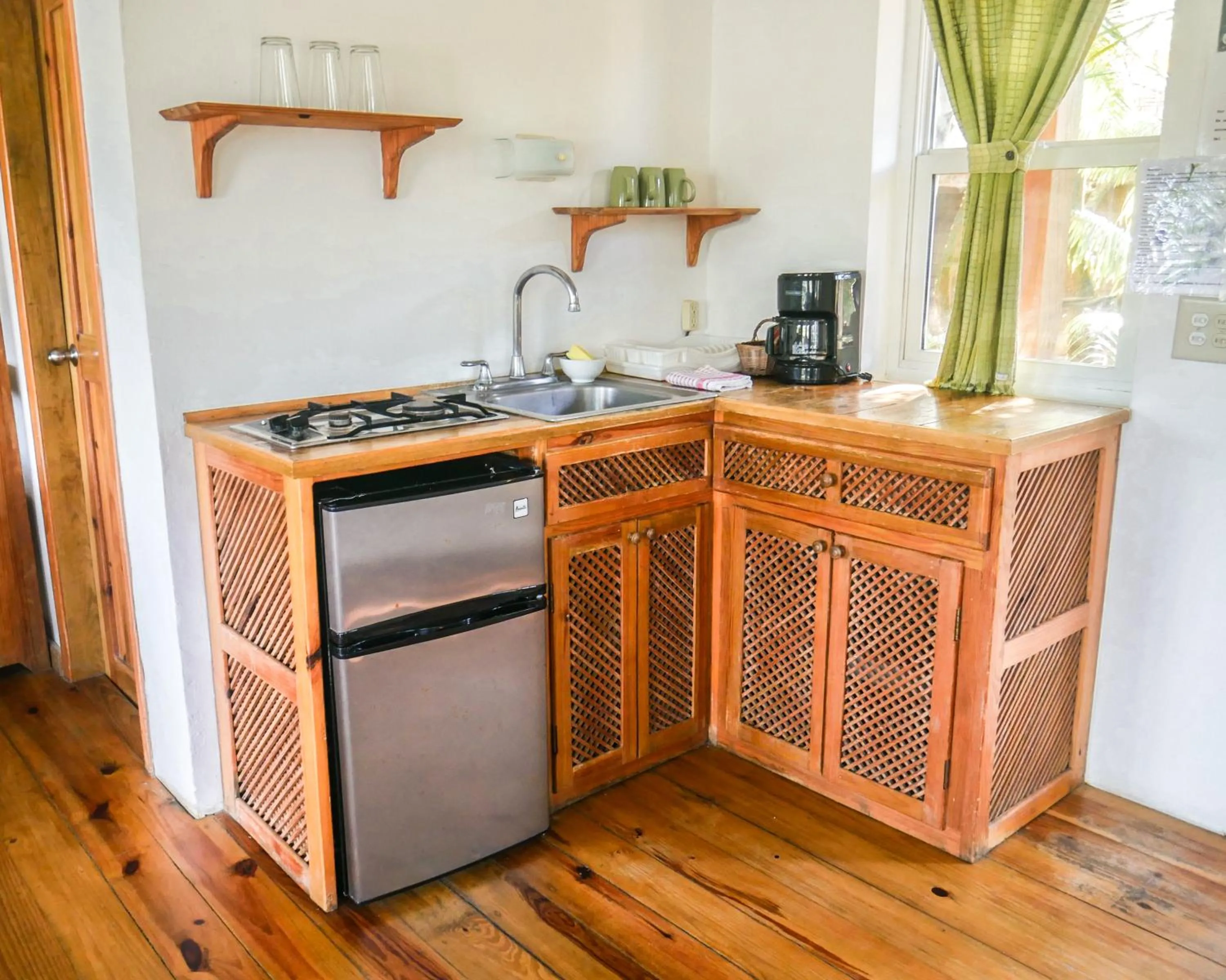 Kitchen or kitchenette in Hotel Posada Las Orquídeas,West End