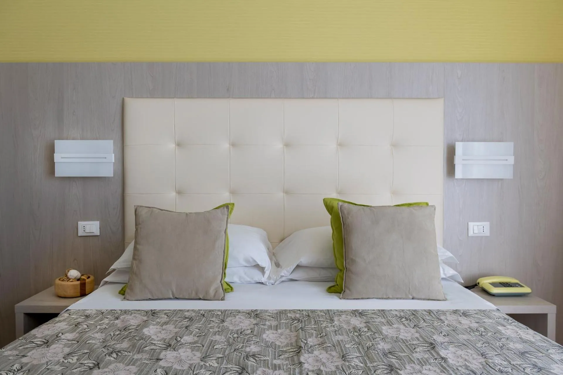 Bedroom, Bed in Hotel Rondinella e Viola