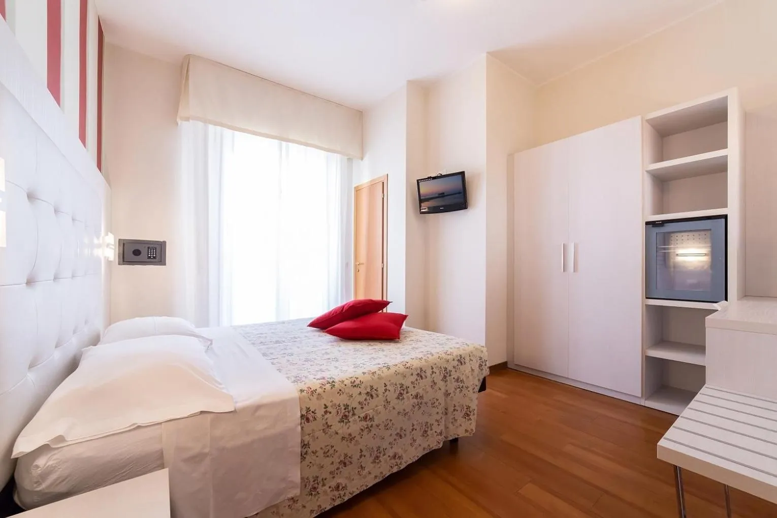 Photo of the whole room, Bed in Hotel Rondinella e Viola